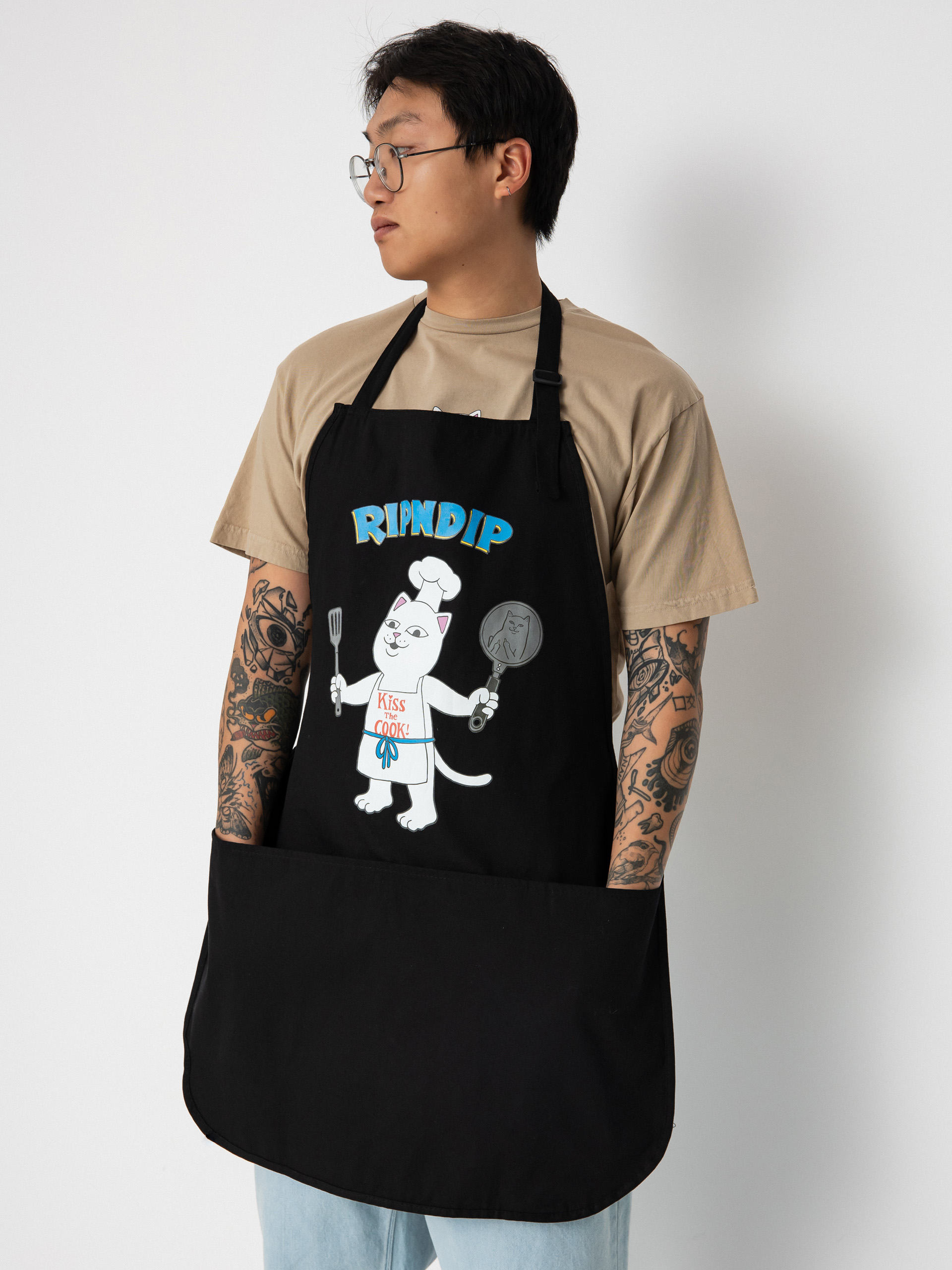 Fartuch RipNDip Kiss The Cook (black)