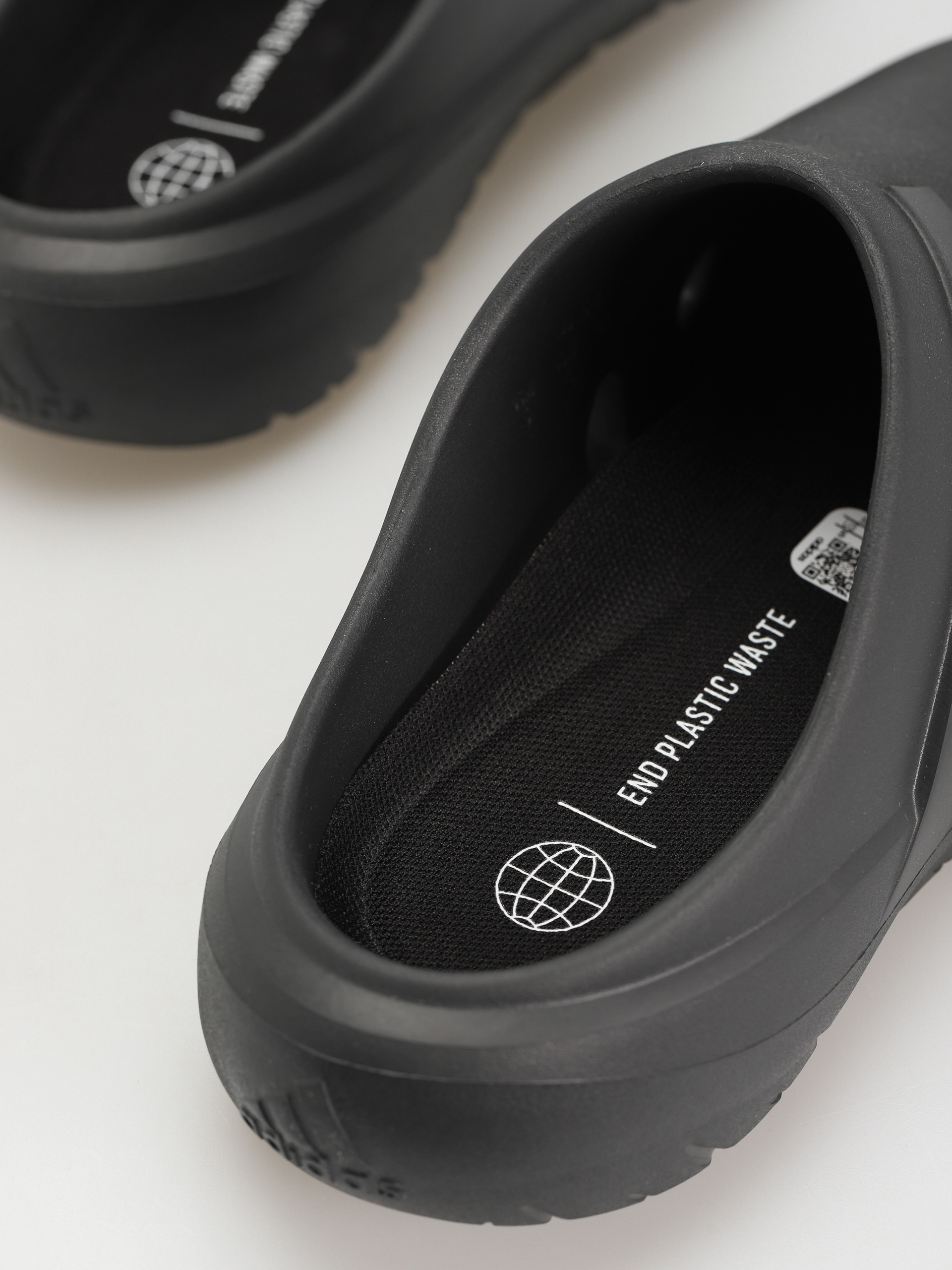 Klapki adidas Adicane Clog (carbon/carbon/cblack)