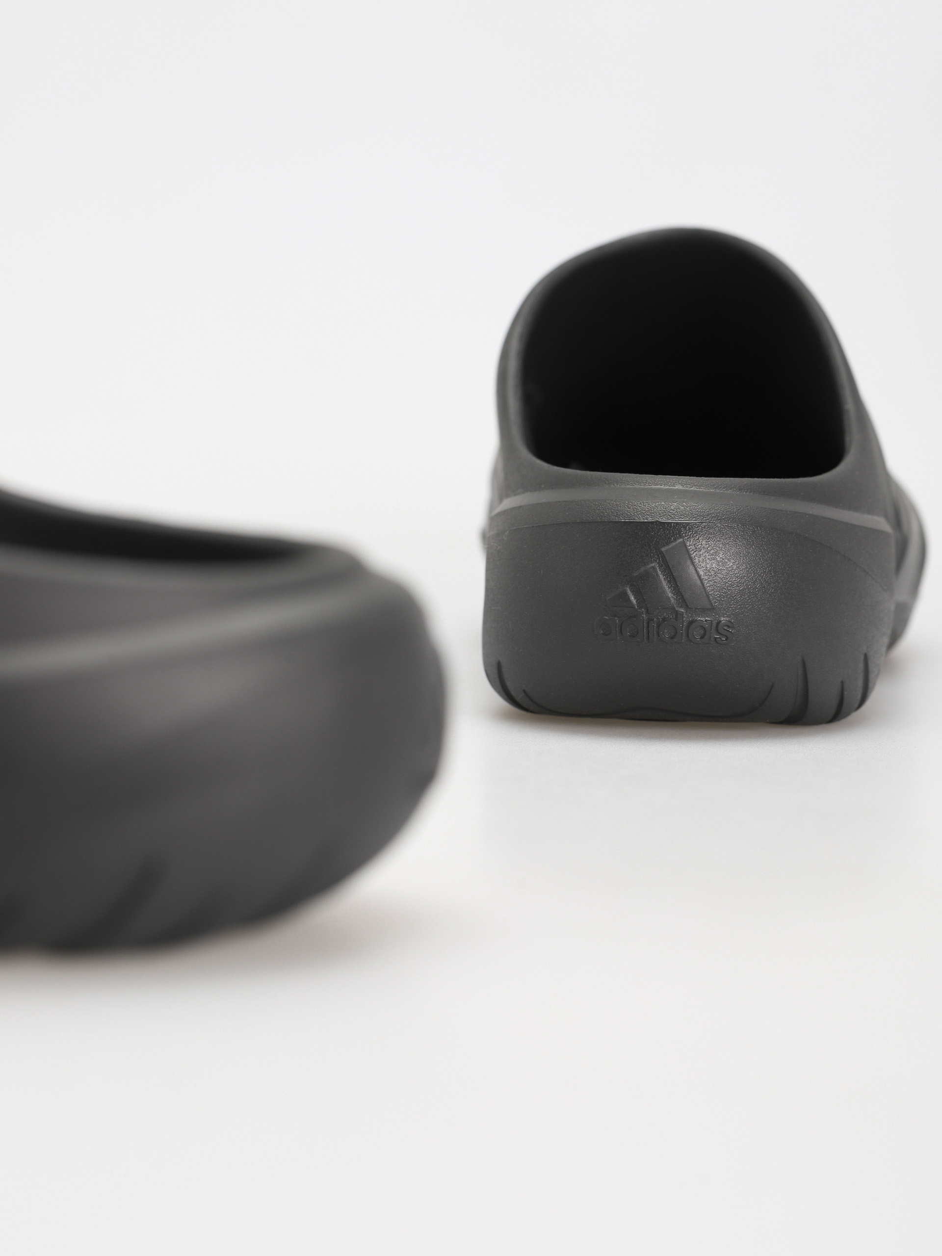 Klapki adidas Adicane Clog (carbon/carbon/cblack)