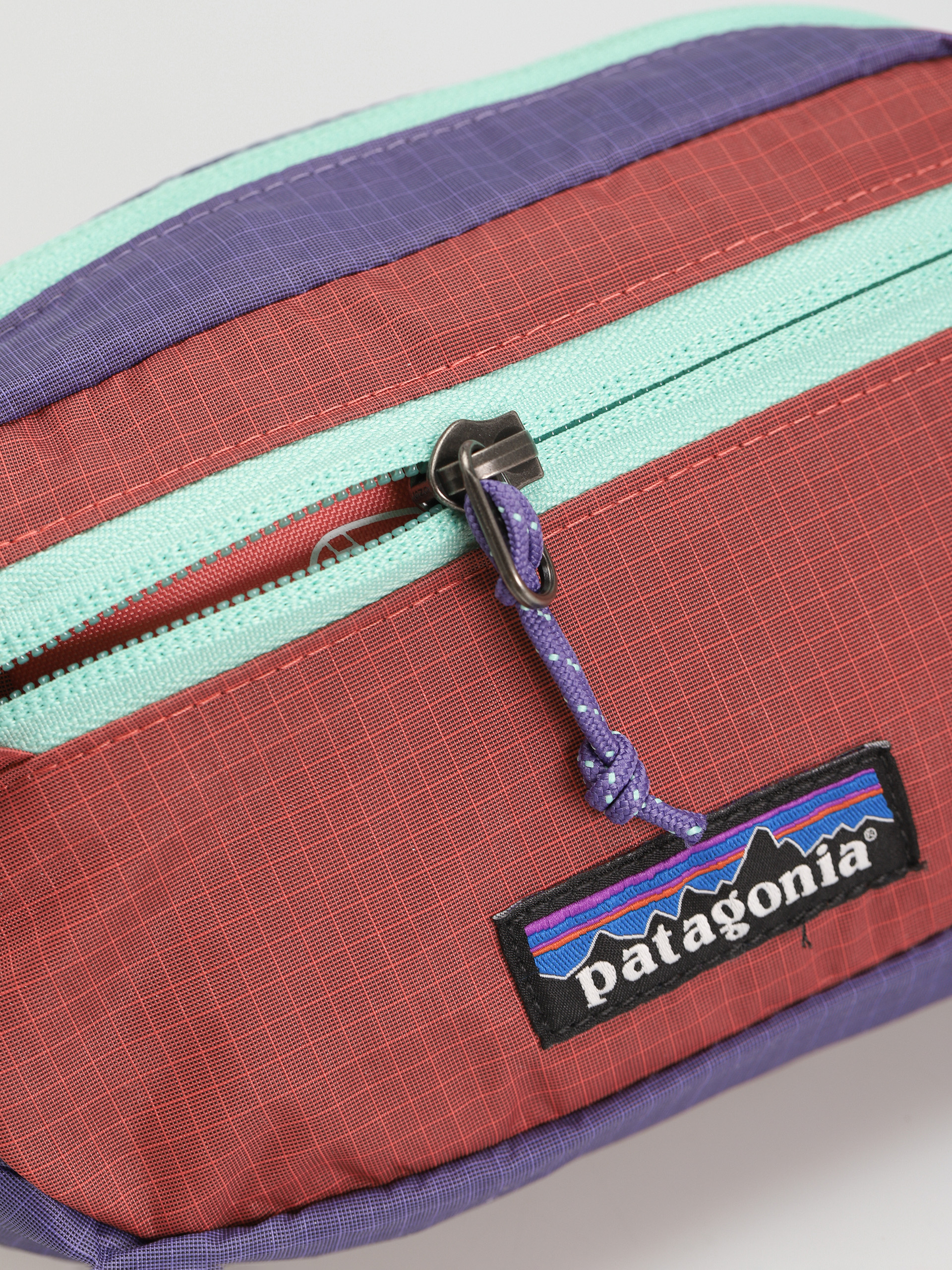 Nerka Patagonia Ultralight Black Hole Mini Hip Pack (perennial purple)