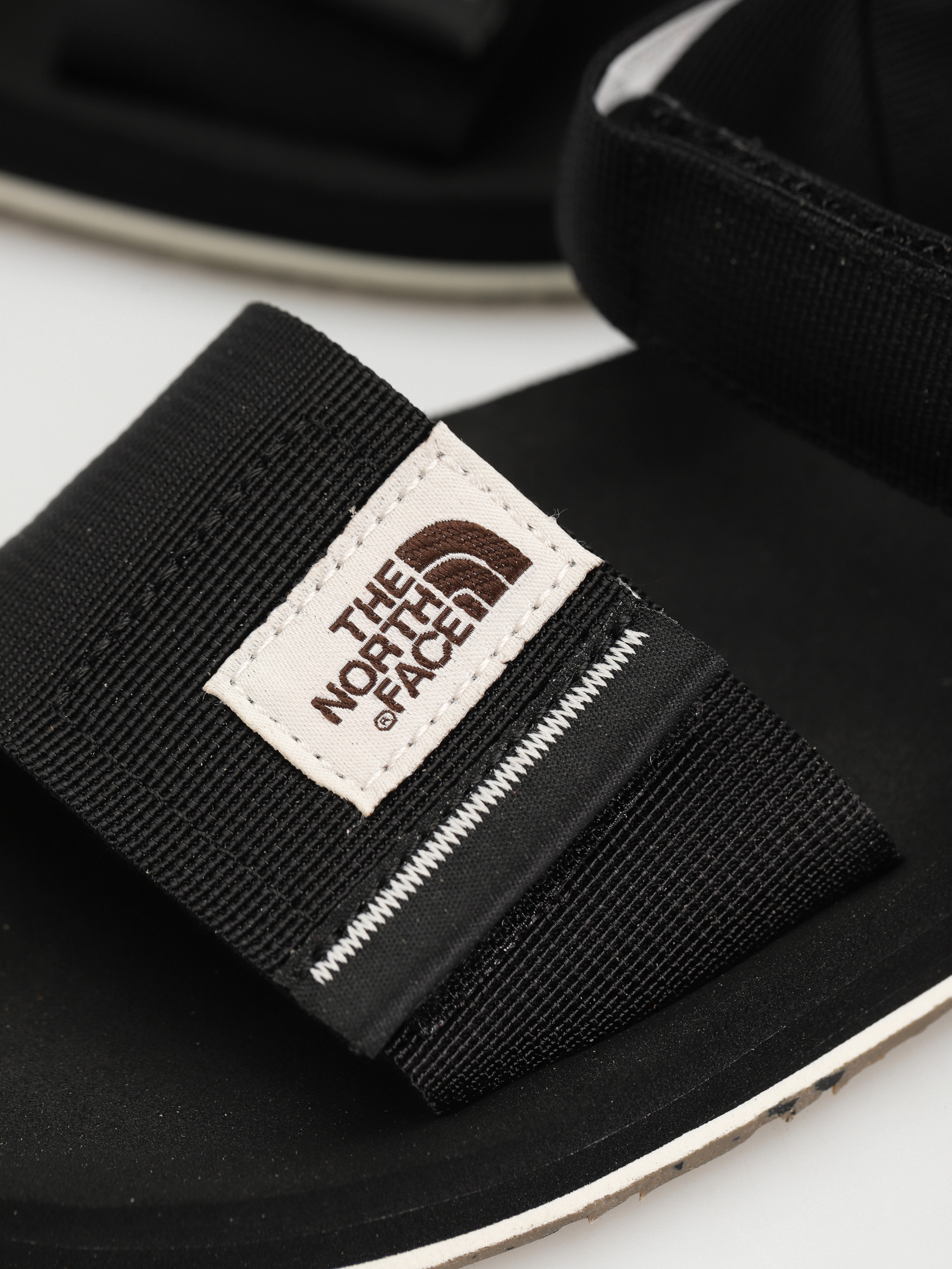 Sandały The North Face Skeena Wmn (tnf black/vintage white)