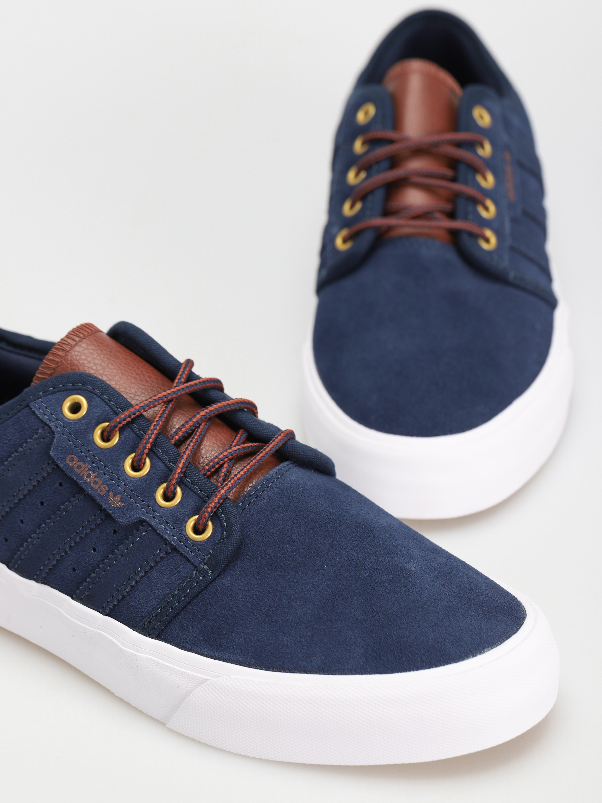 Buty adidas Seeley XT (supcol/supcol/supcol)