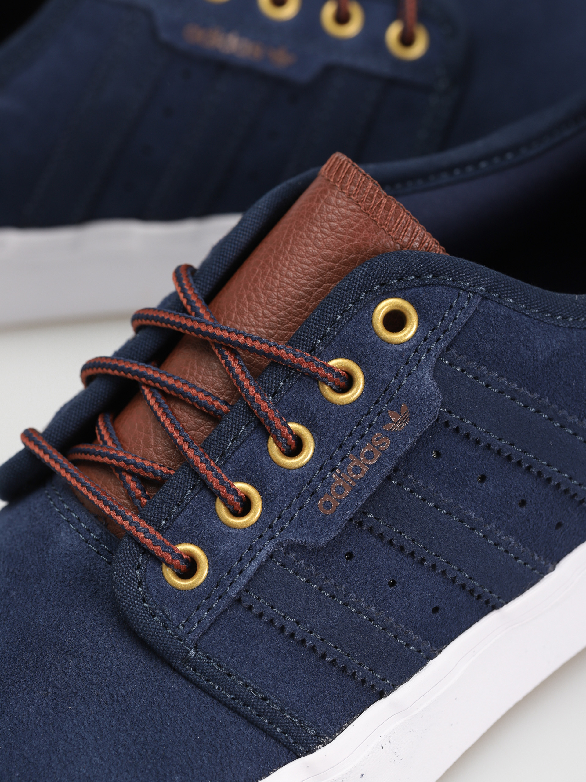 Buty adidas Seeley XT (supcol/supcol/supcol)