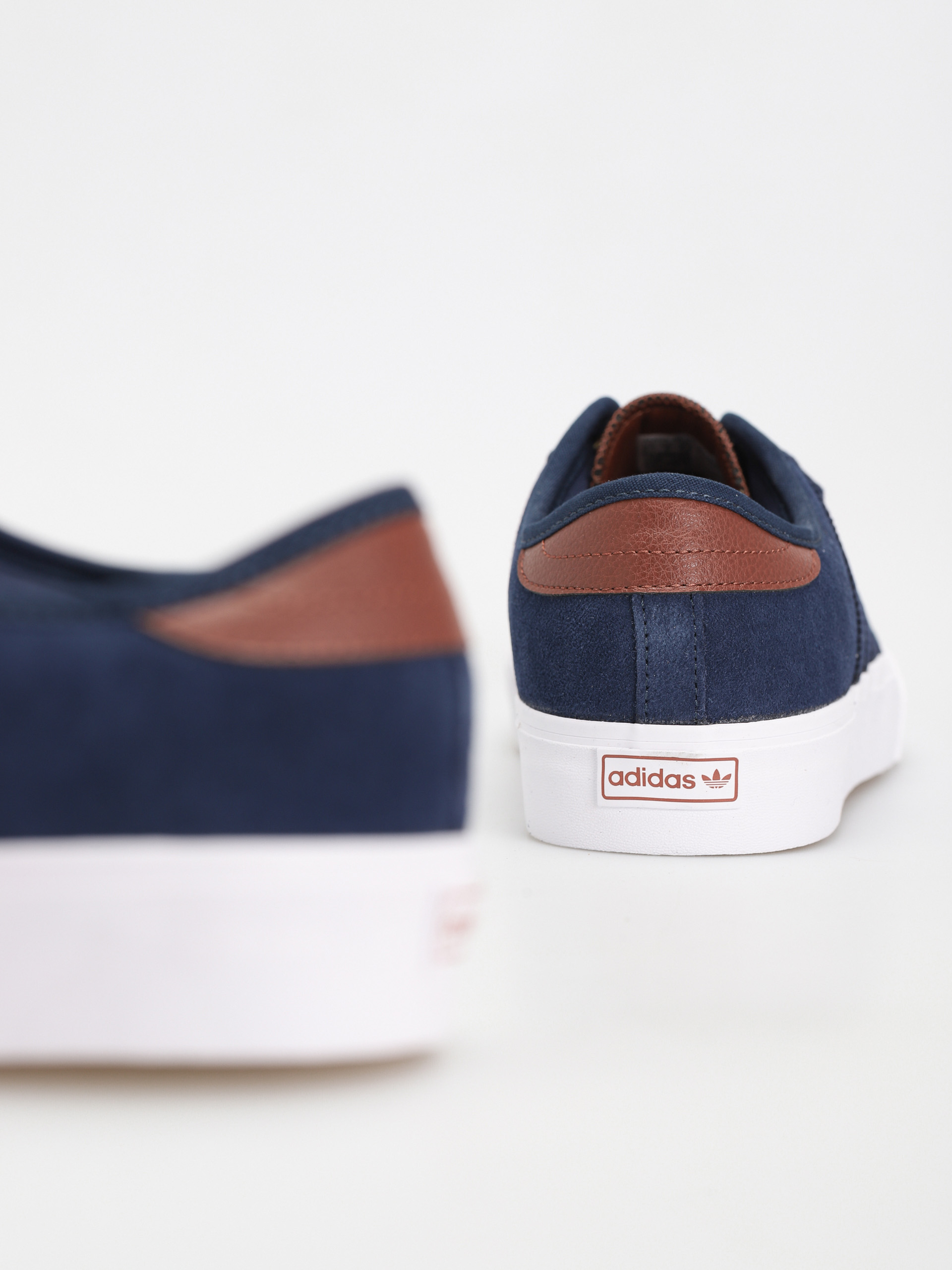 Buty adidas Seeley XT (supcol/supcol/supcol)