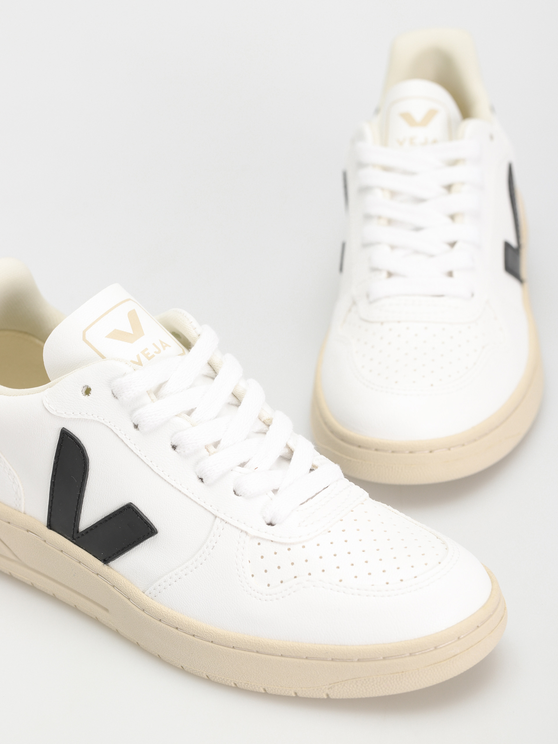 Buty Veja V-10 Wmn (white black)