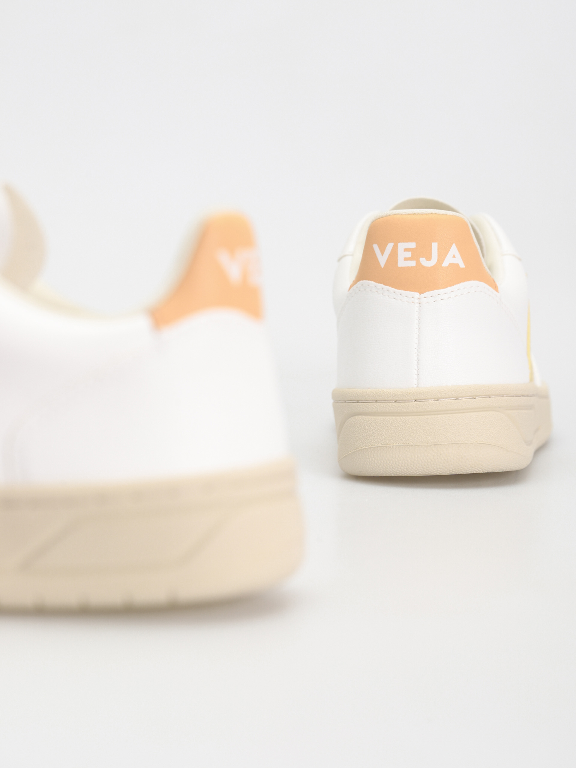 Buty Veja V-10 Wmn (white sun peach)