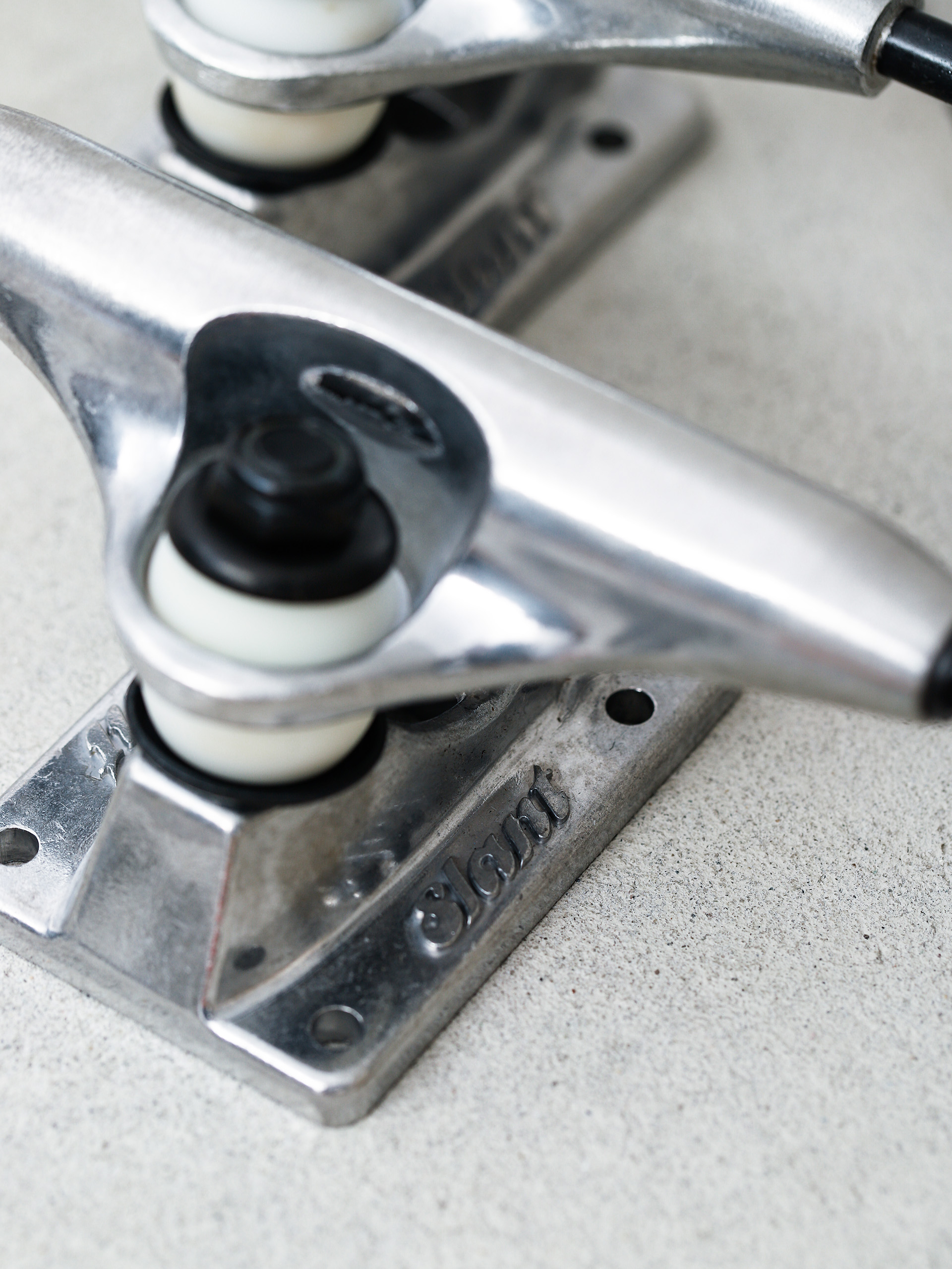 Zestaw do deskorolki Globe Everything But The Deck Kit (raw finish)