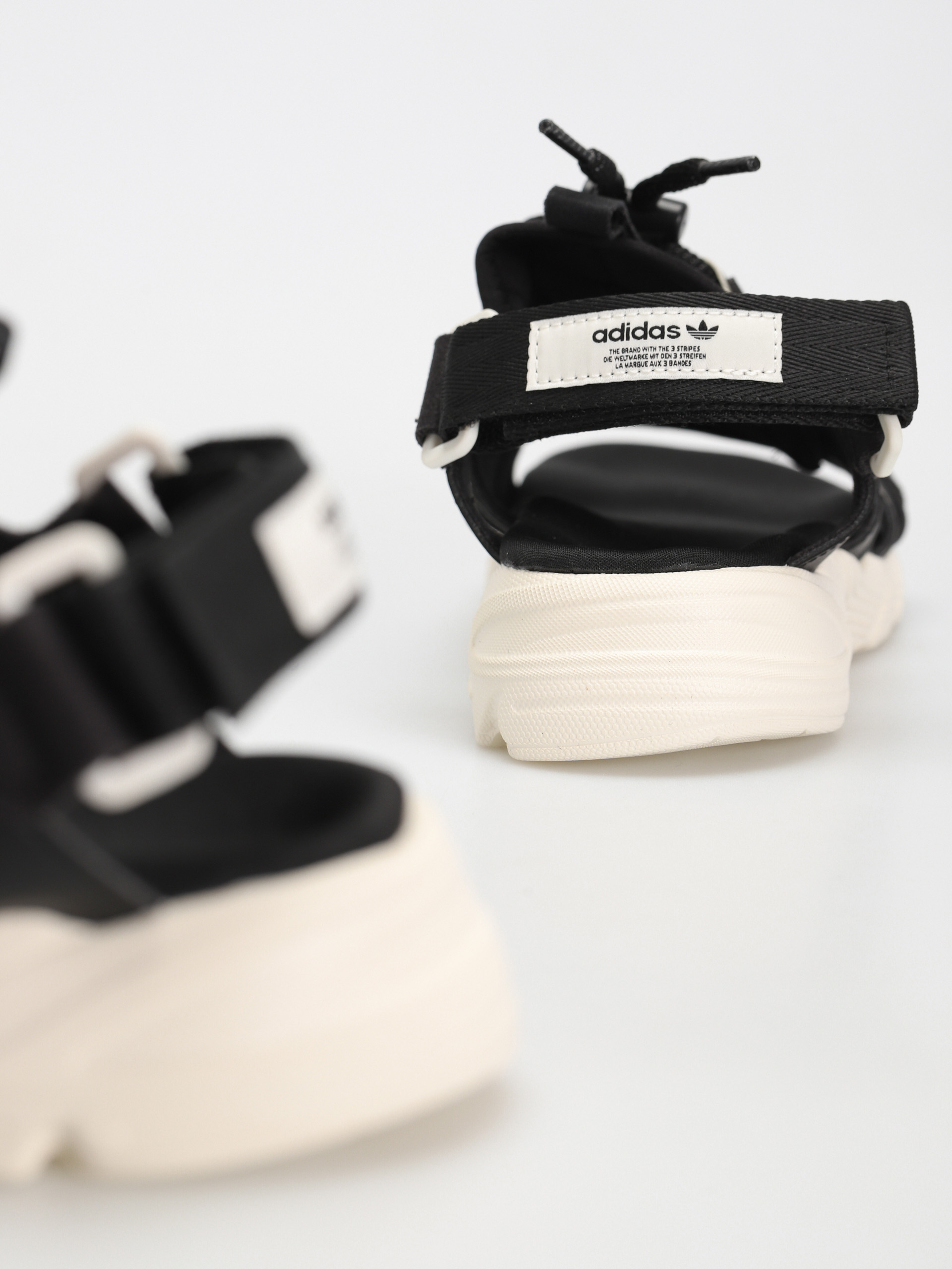 Sandały adidas Originals Astir Sndl Wmn (cblack/owhite/owhite)