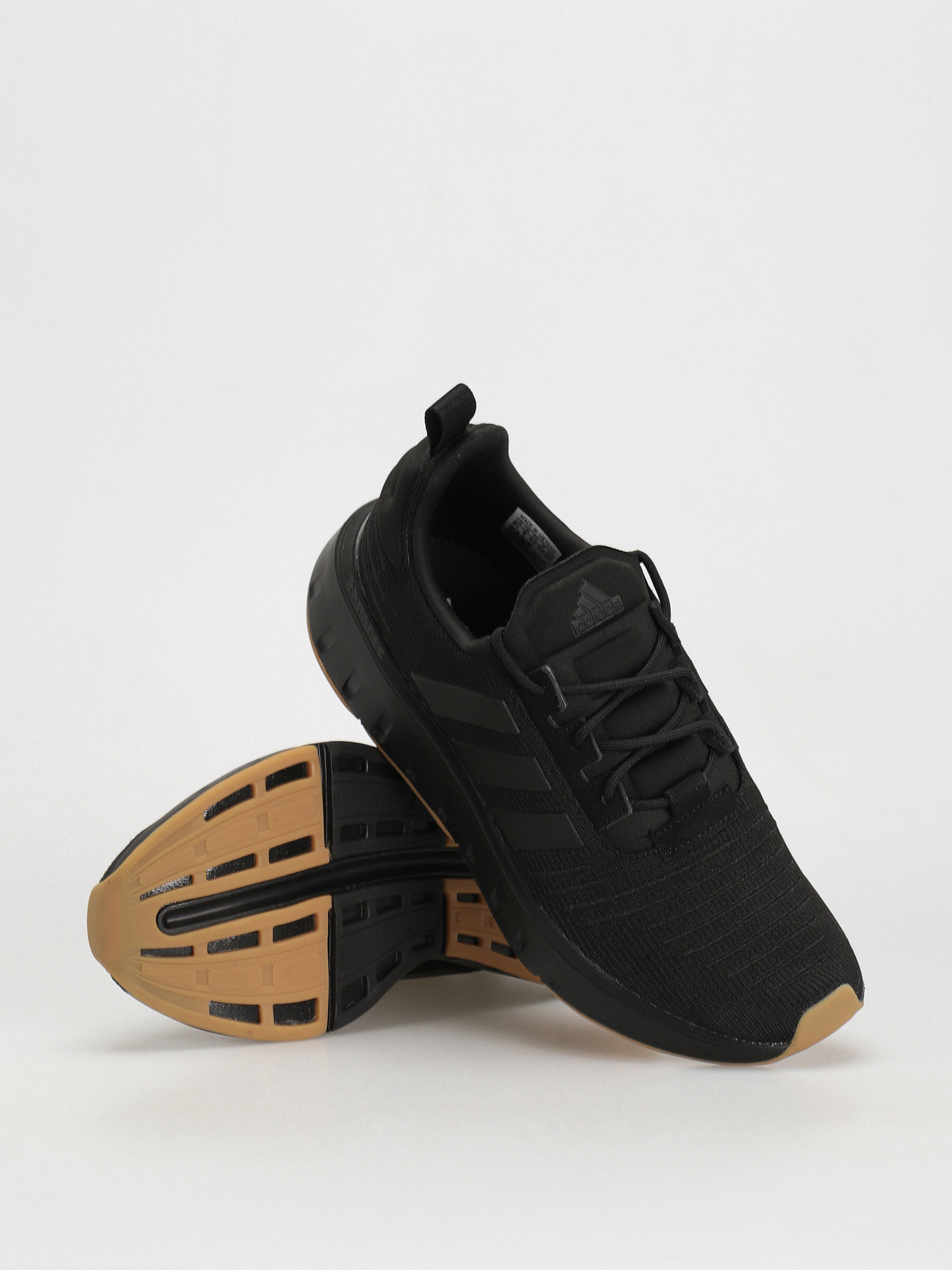 Buty adidas Swift Run 23 (cblack/cblack/gum3)