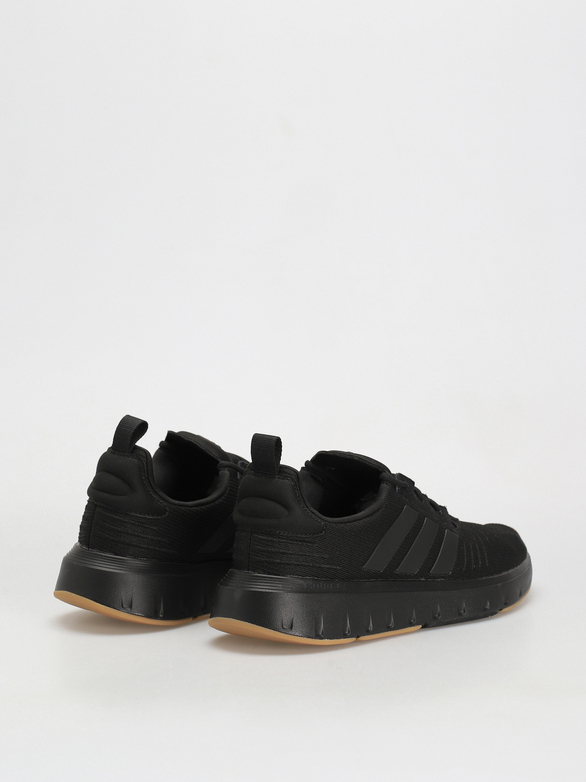Buty adidas Swift Run 23 (cblack/cblack/gum3)