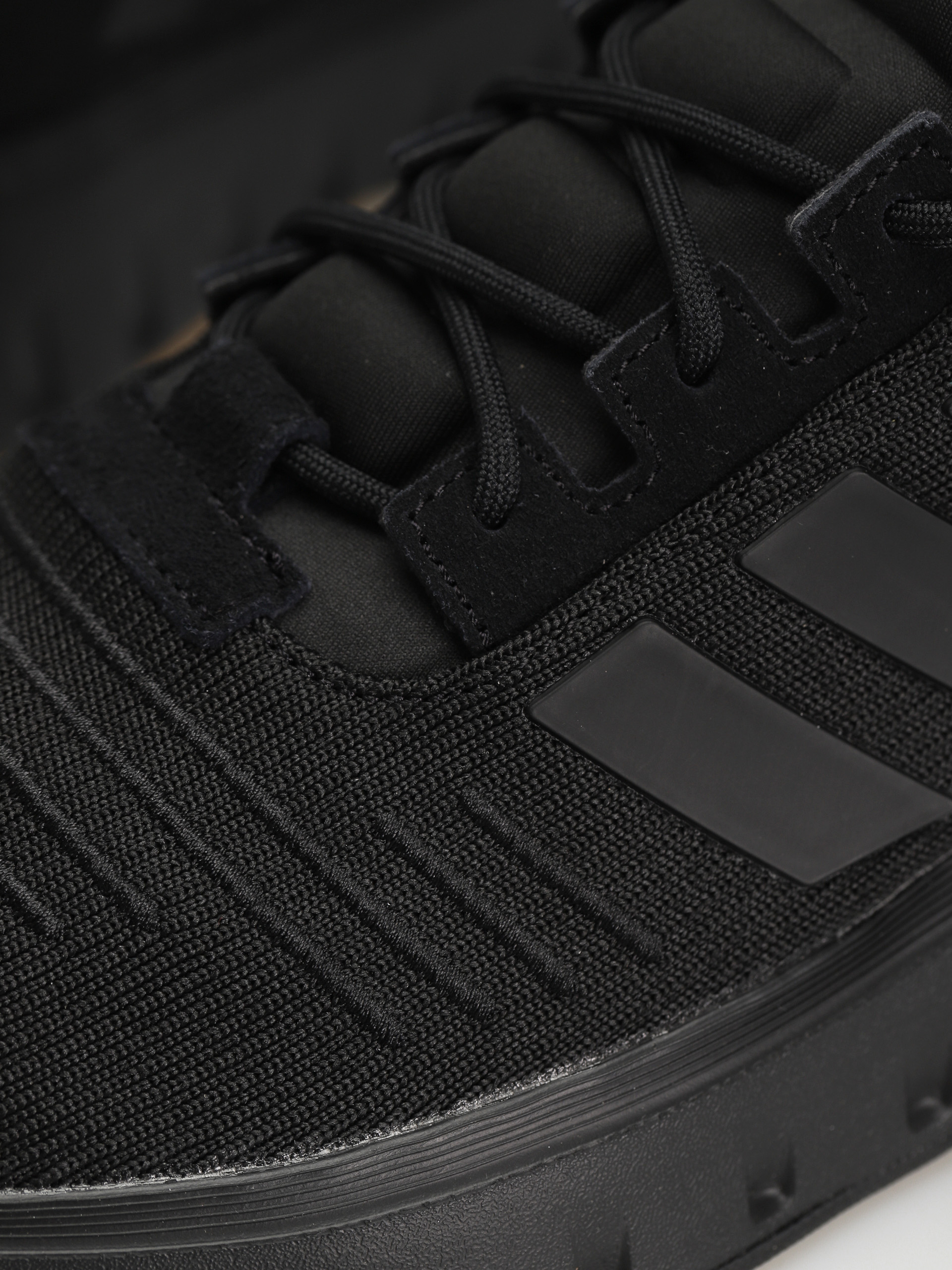 Buty adidas Swift Run 23 (cblack/cblack/gum3)