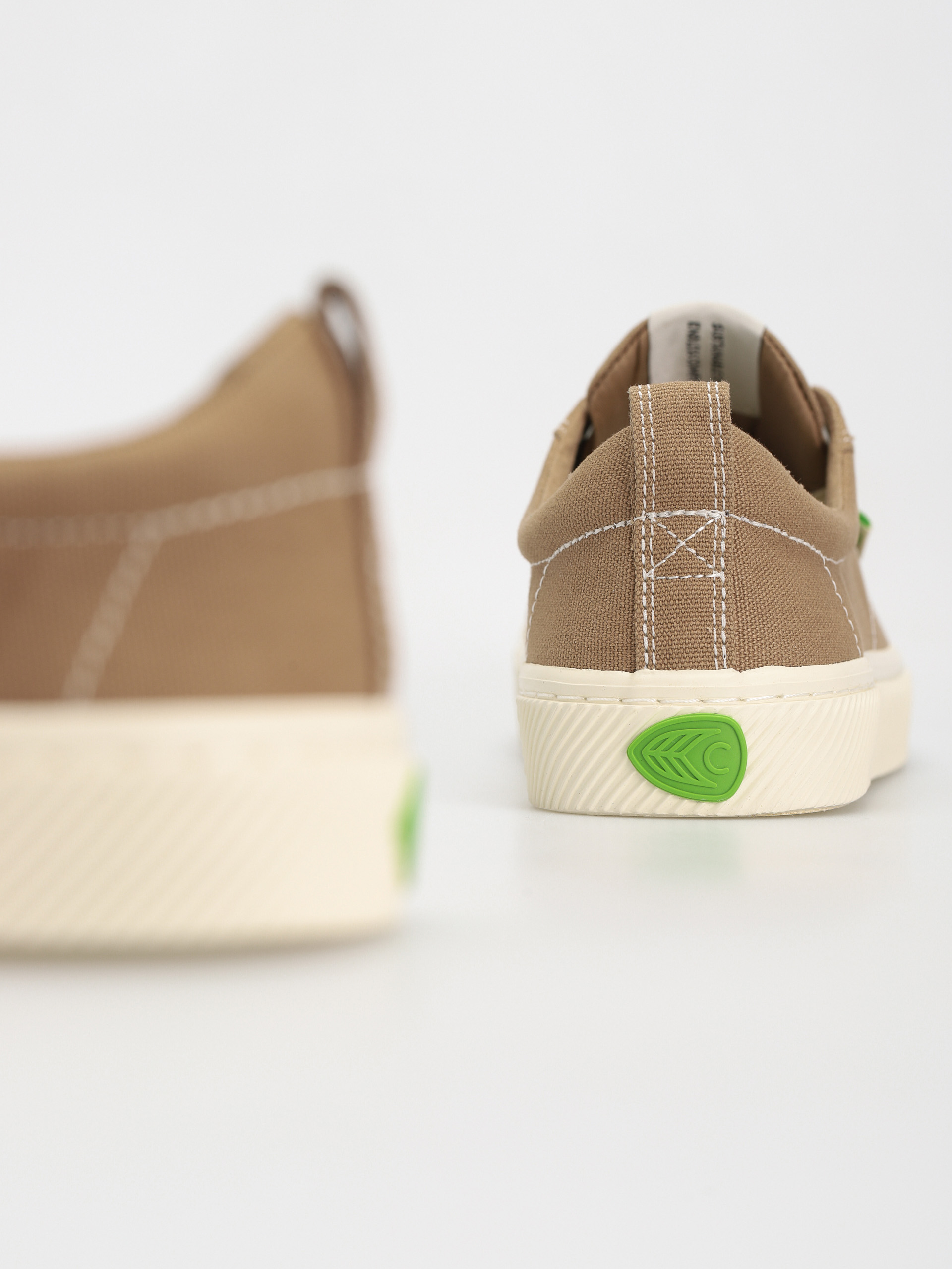 Buty Cariuma Oca Low (burnt sand)