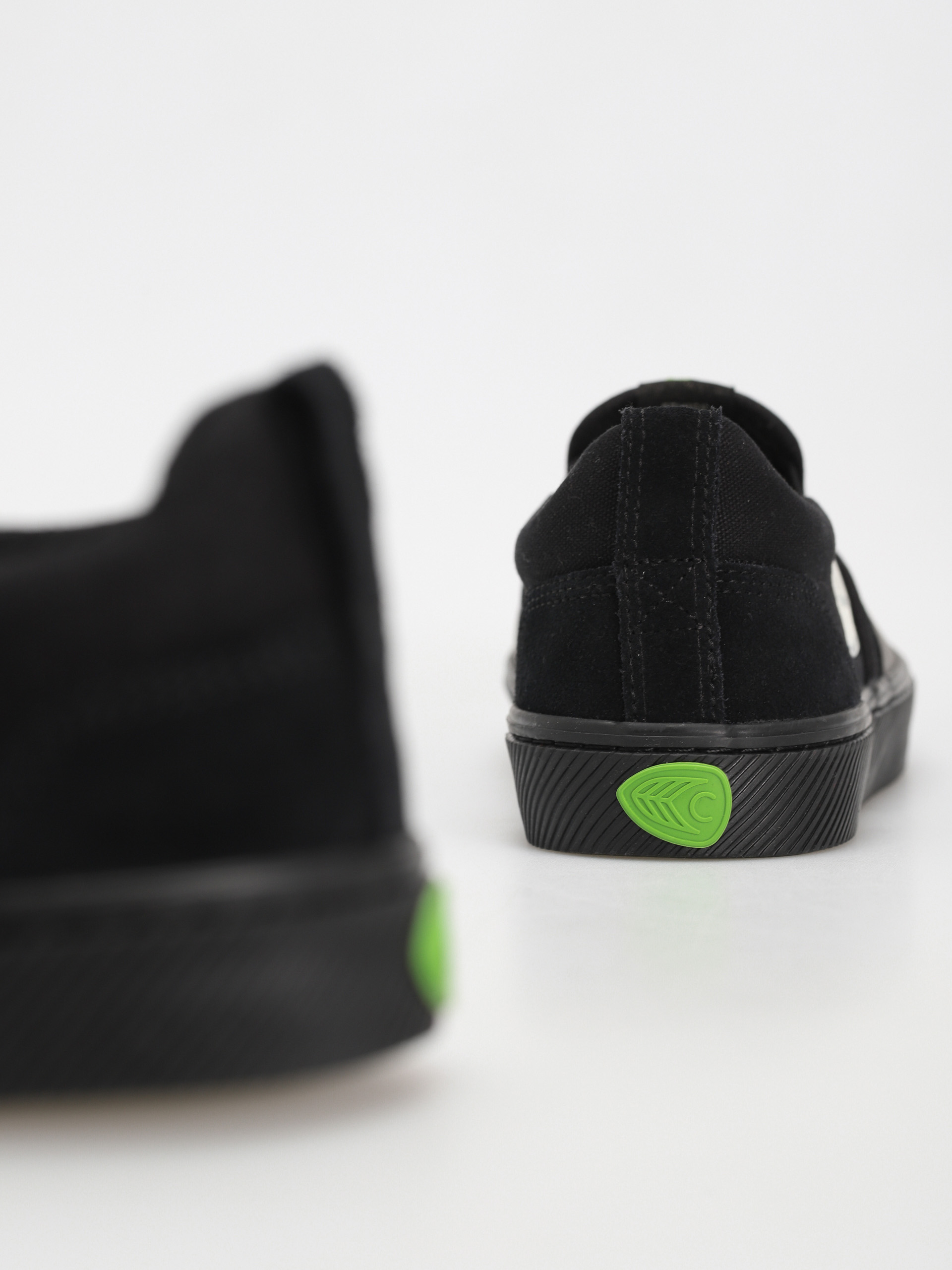 Buty Cariuma Slip On (all black)