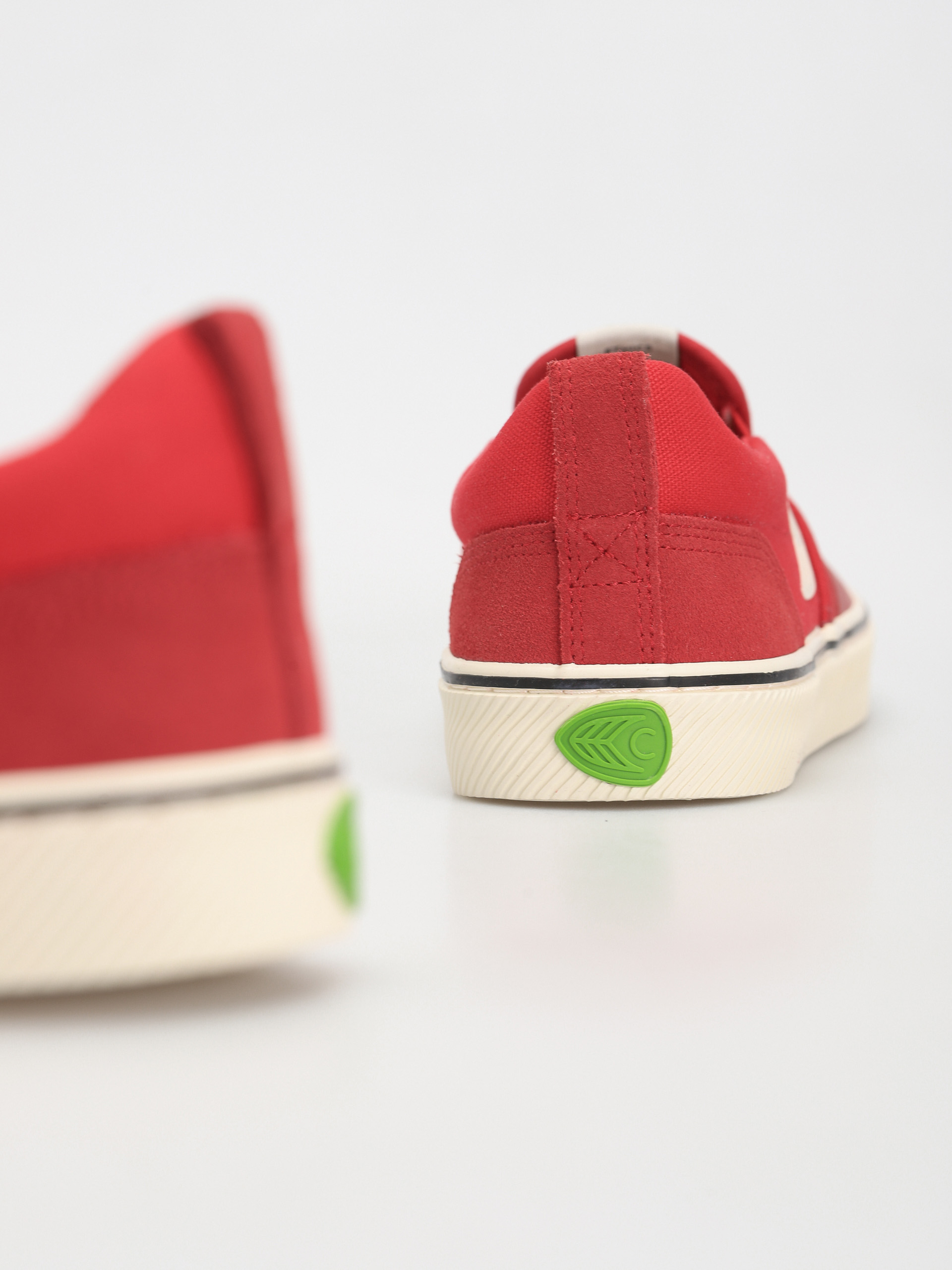 Buty Cariuma Slip On (samba red)