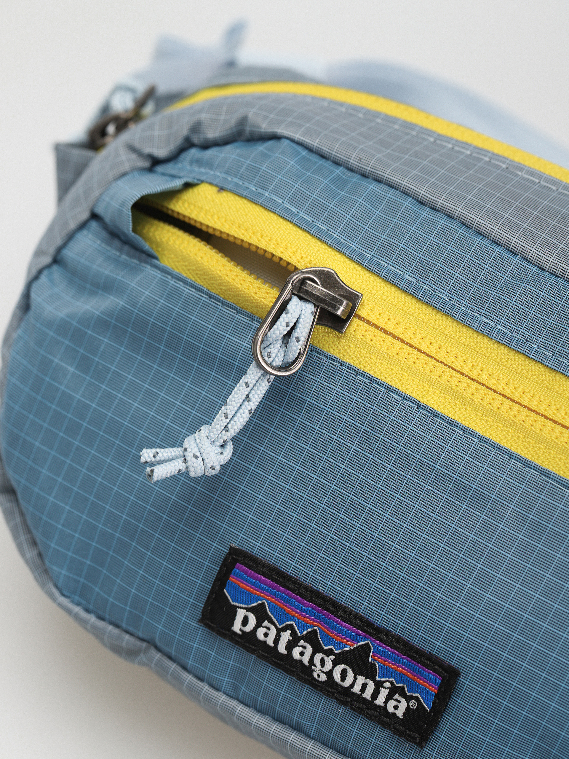 Nerka Patagonia Ultralight Black Hole Mini Hip Pack (steam blue)