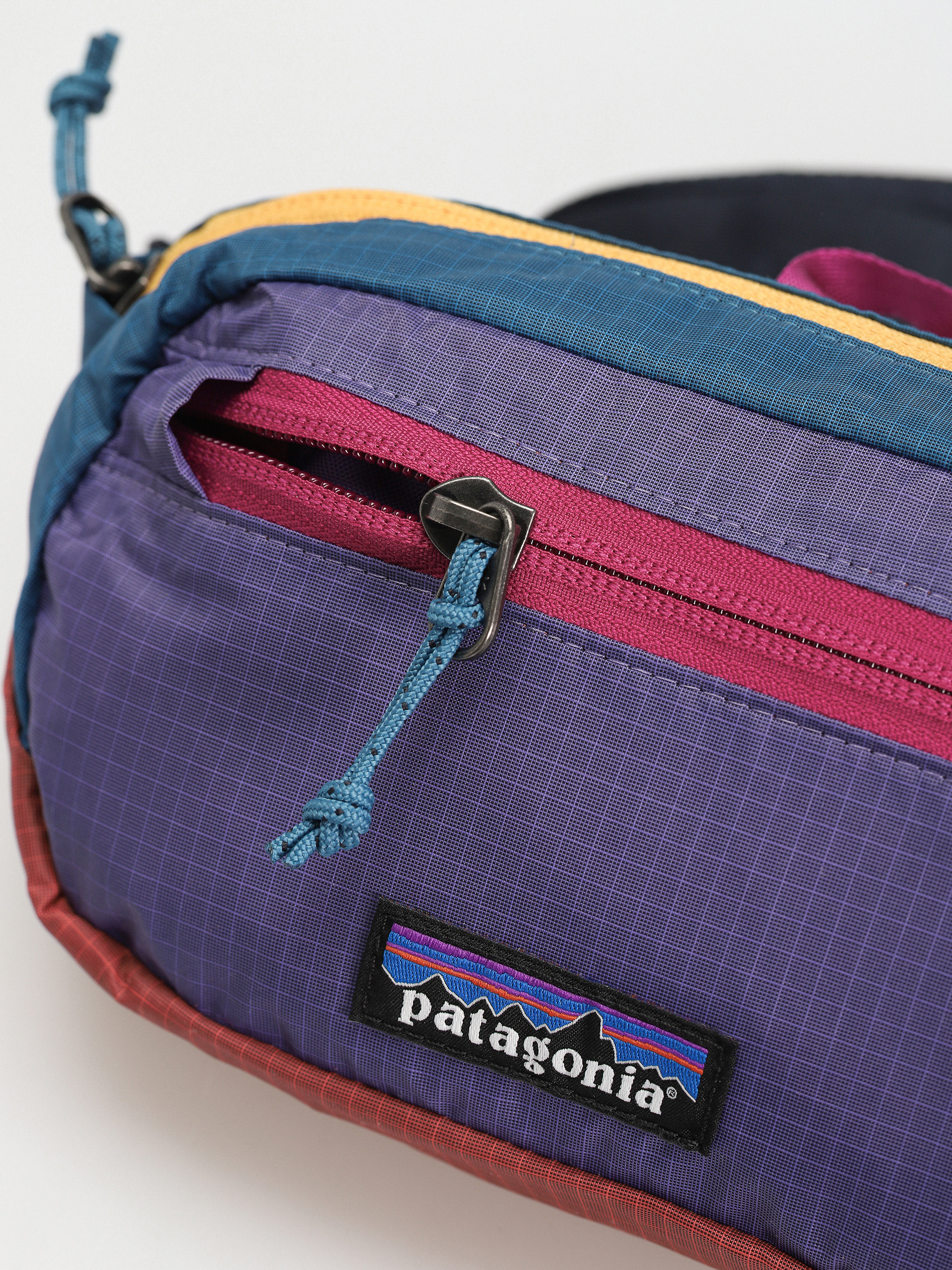 Nerka Patagonia Ultralight Black Hole Mini Hip Pack (patchwork/coral)