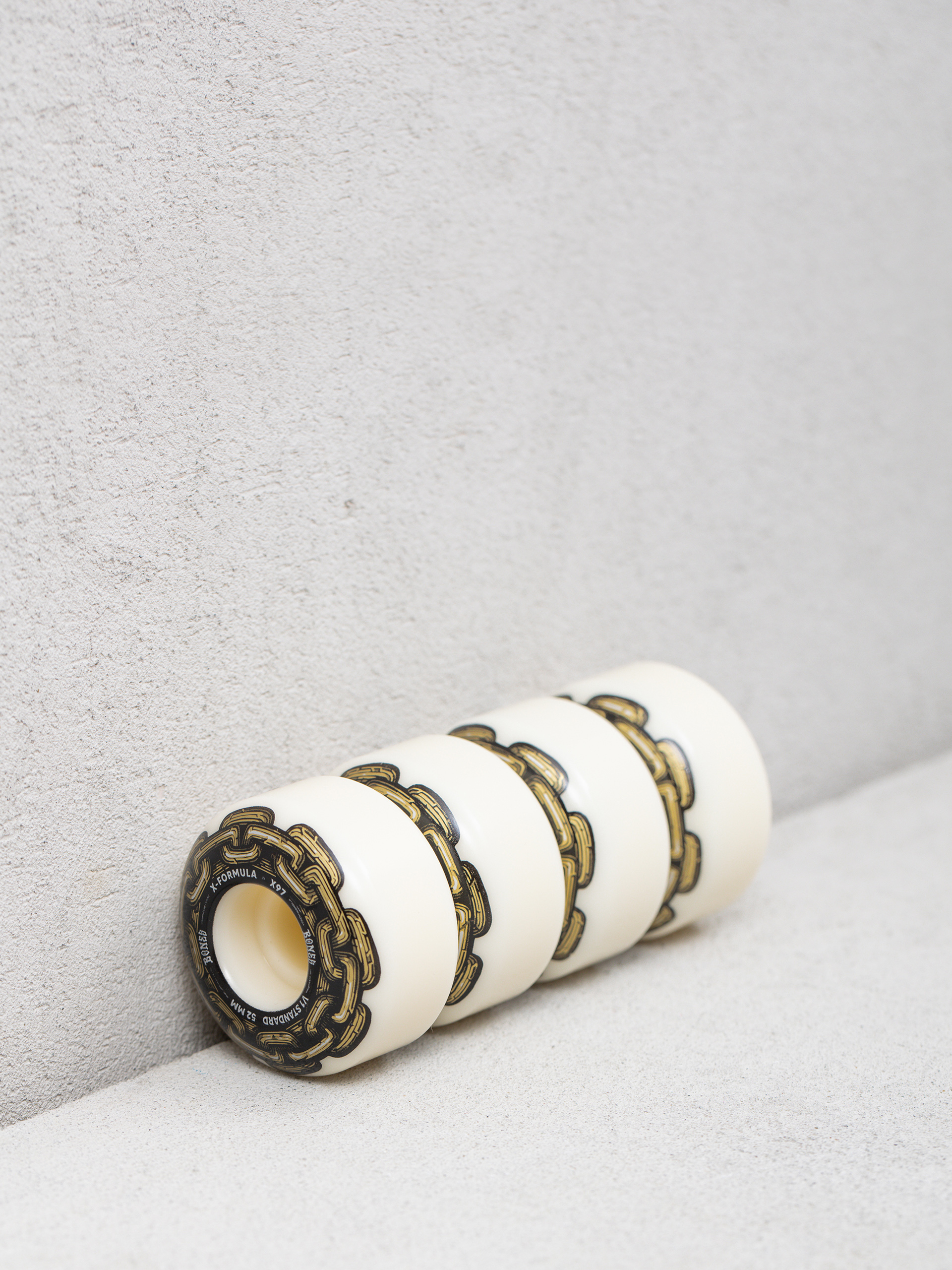 Kółka Bones X Formula V1 Standard 97A (white/black)