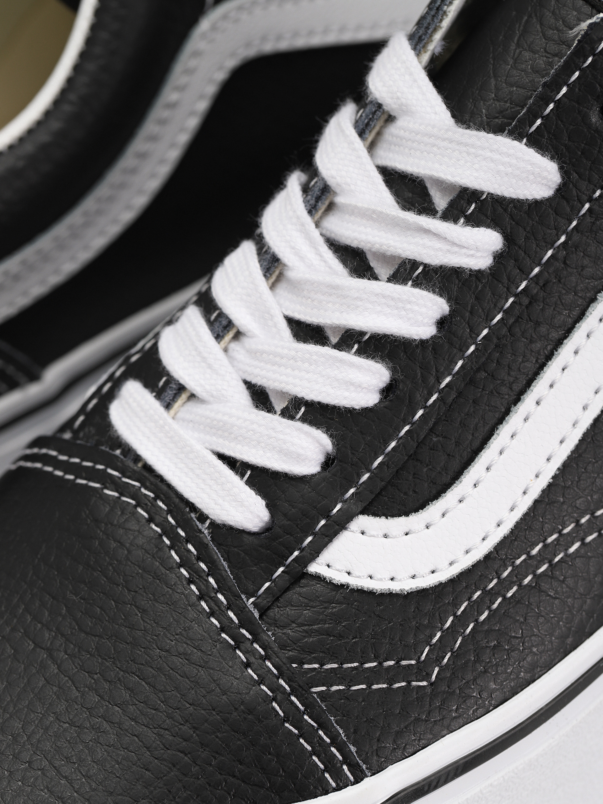 Buty Vans Old Skool Stackform (leather black/true white)