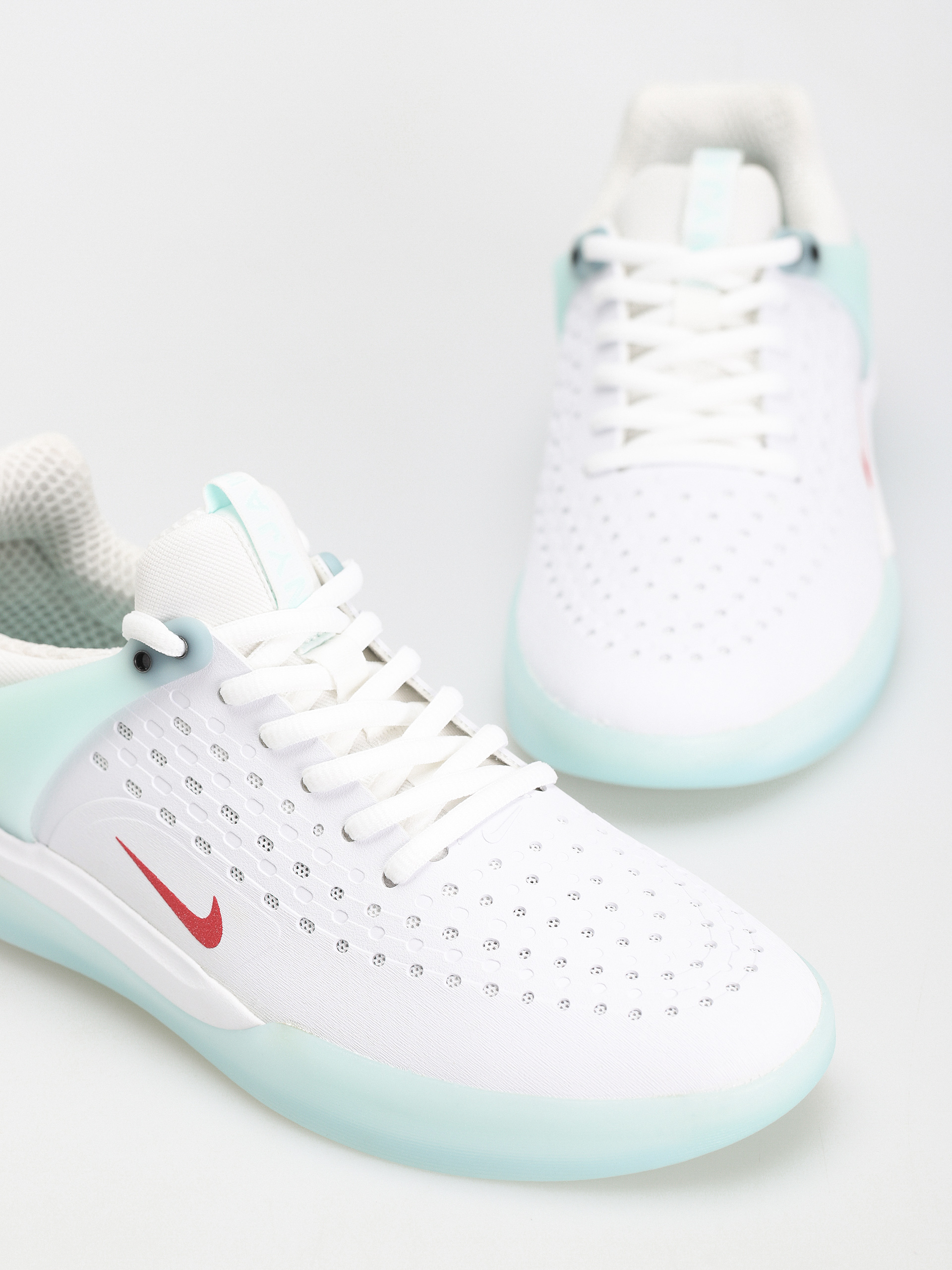 Buty Nike SB Zoom Nyjah 3 (skylight/university red skylight white)