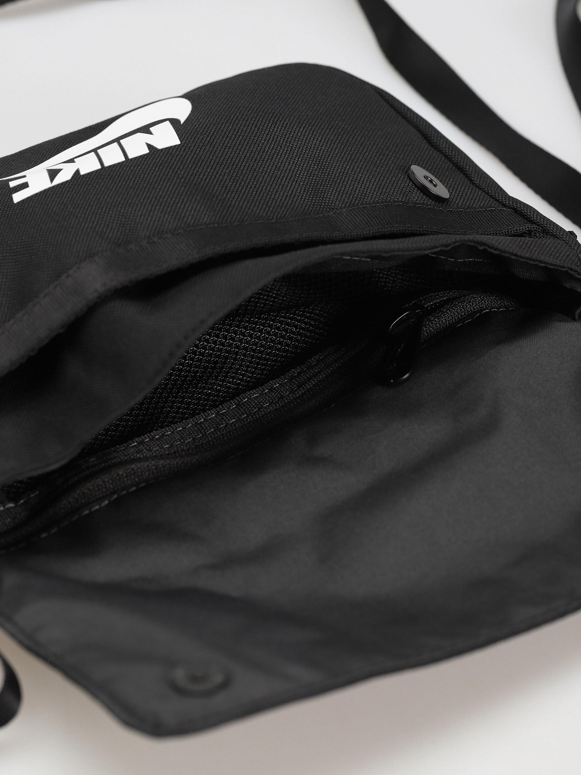 Torba Nike SB Sportswear Wmn (black/black/white)