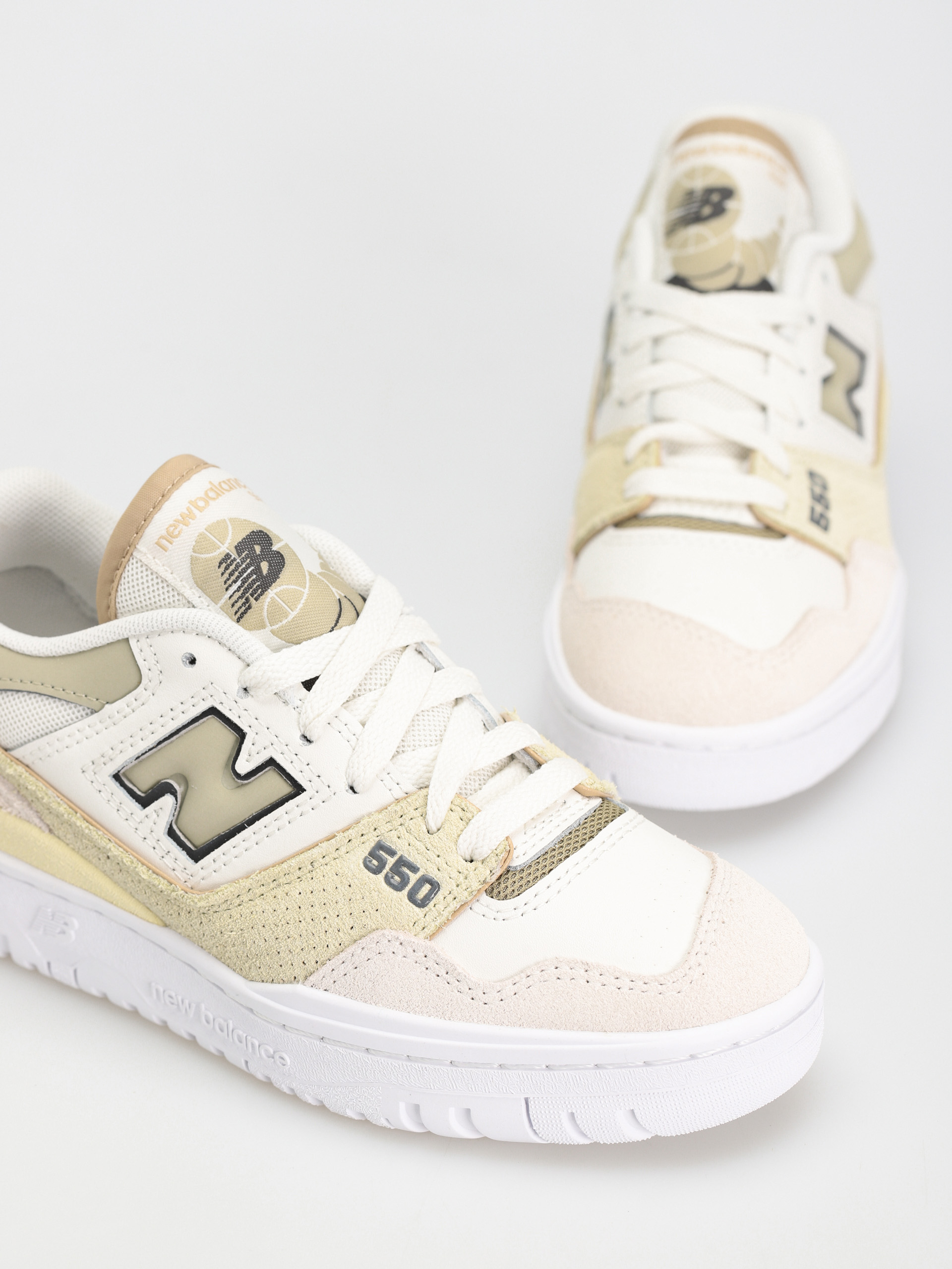 Buty New Balance 550 Wmn (sea salt)