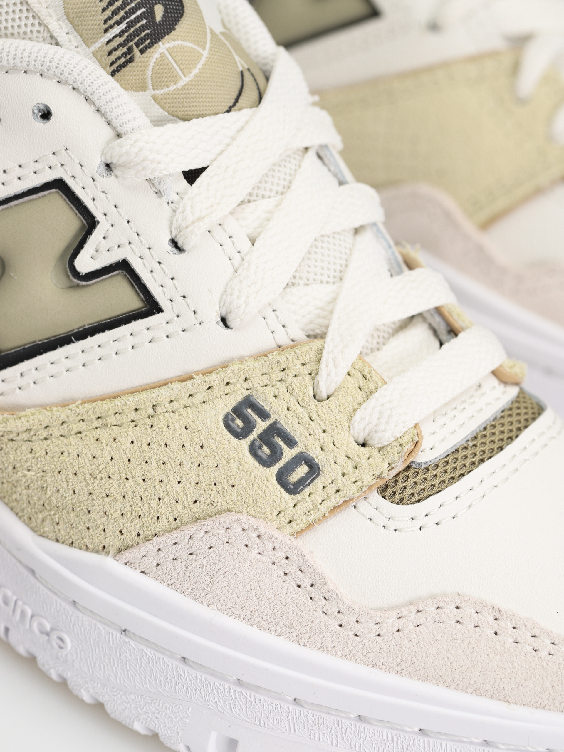 Buty New Balance 550 Wmn (sea salt)