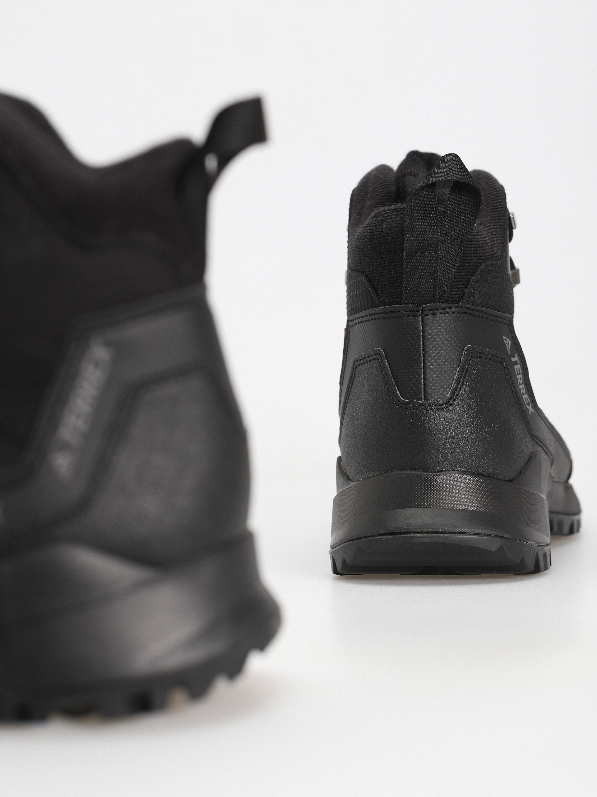 Buty adidas Originals Frozetrack (cblack/cblack/grefou)