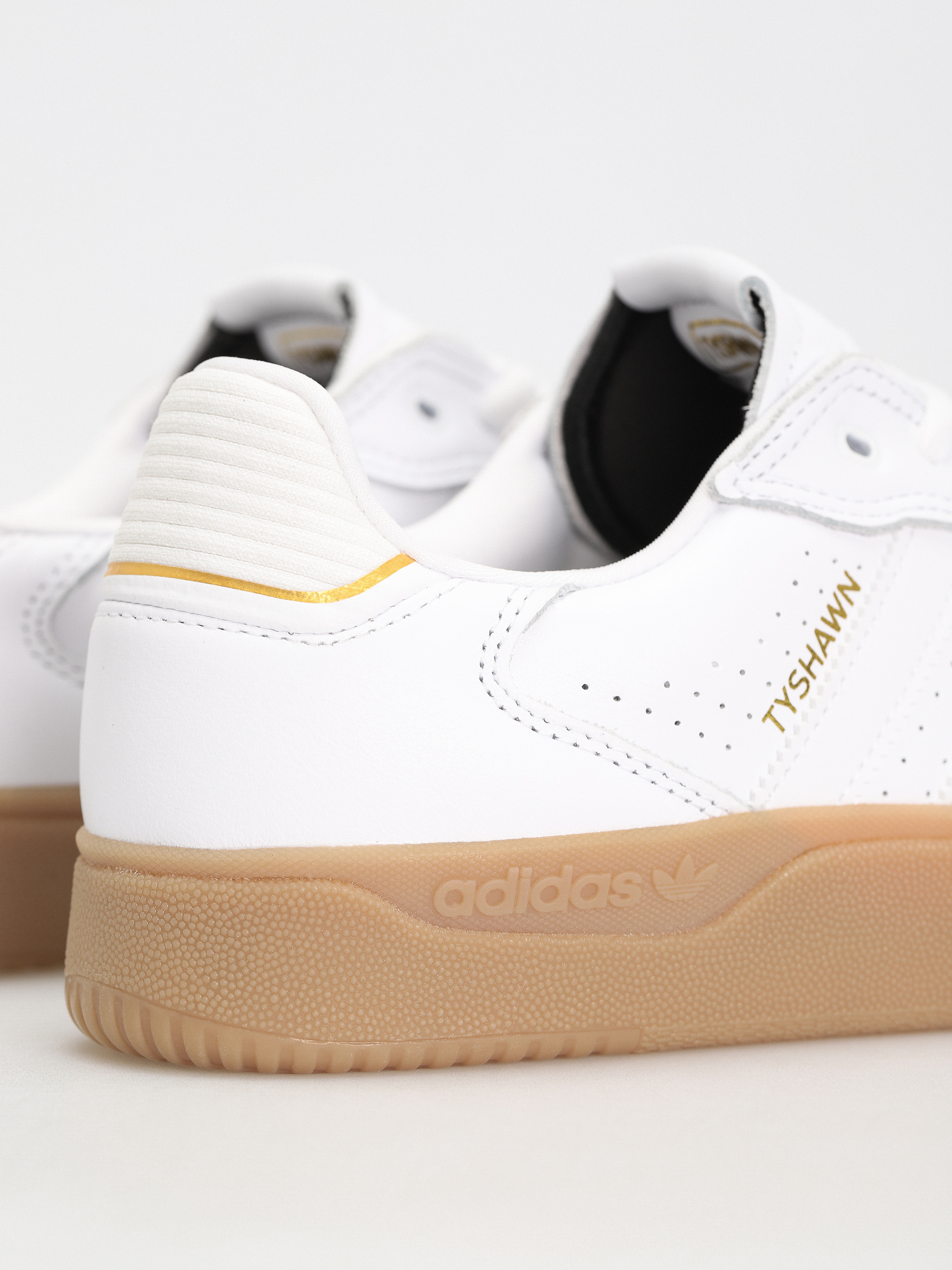 Buty adidas Tyshawn Low (ftwwht/ftwwht/gum4)
