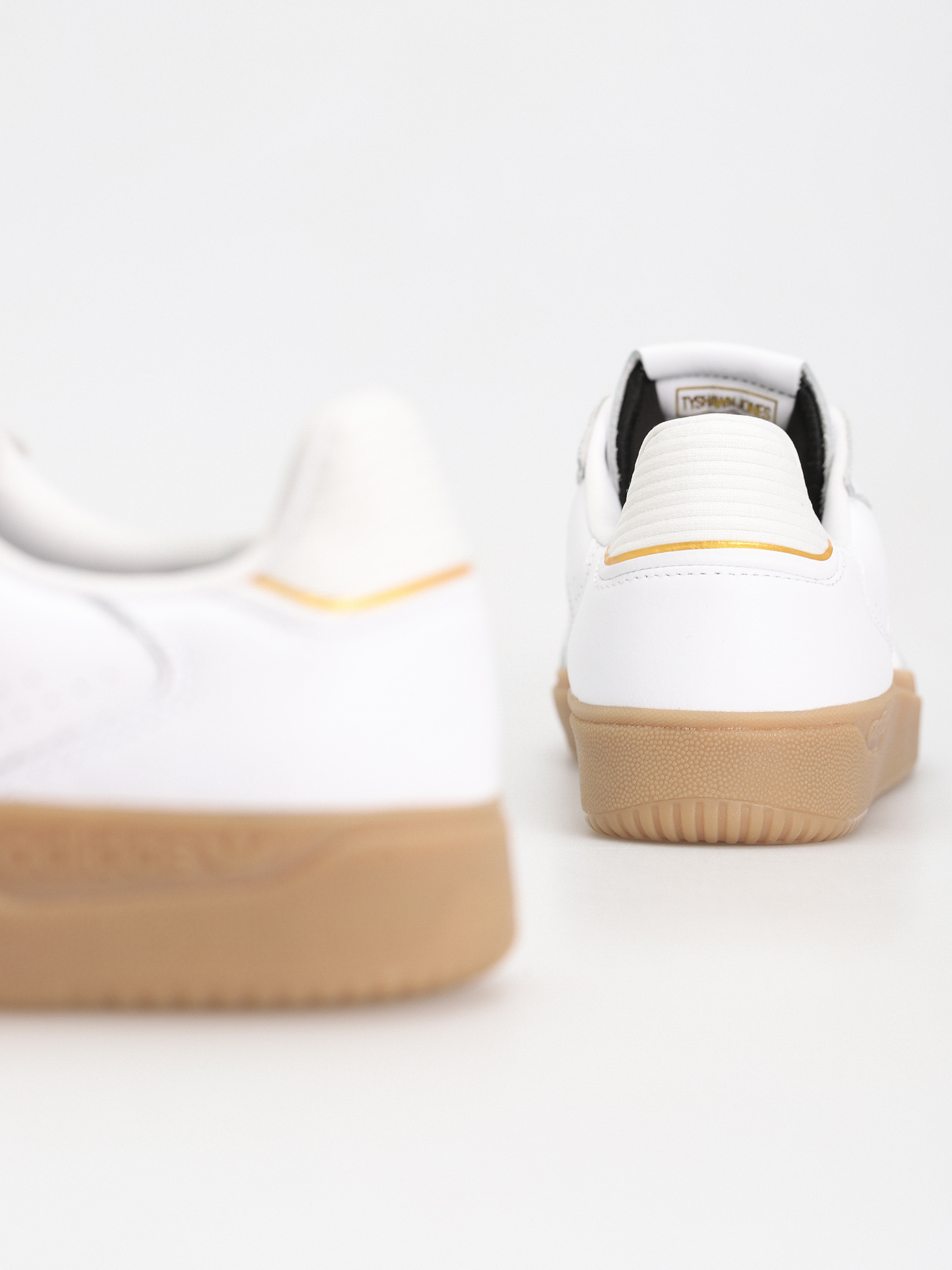 Buty adidas Tyshawn Low (ftwwht/ftwwht/gum4)