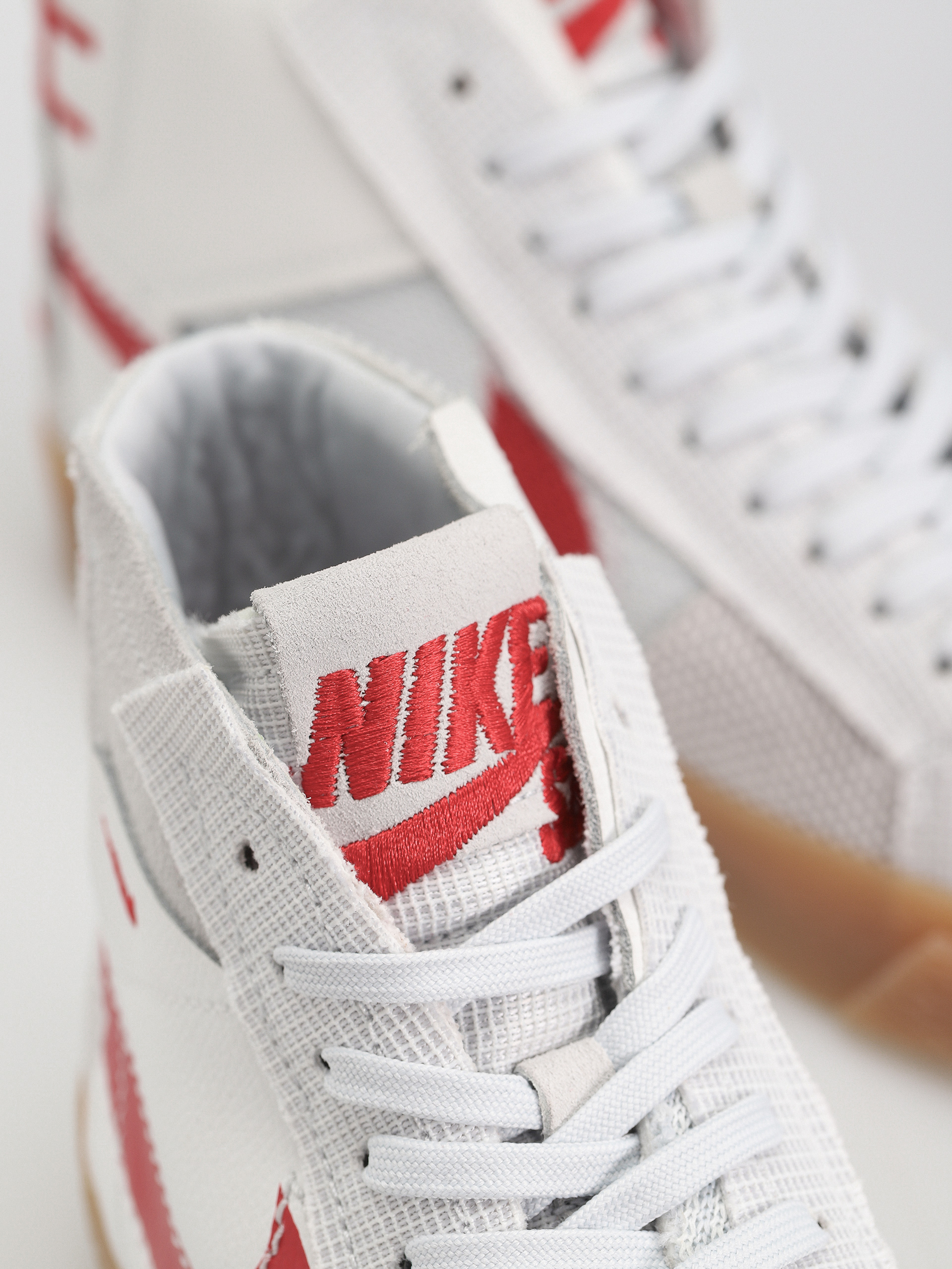 Buty Nike SB Zoom Blazer Mid Prm (summit white/university red)