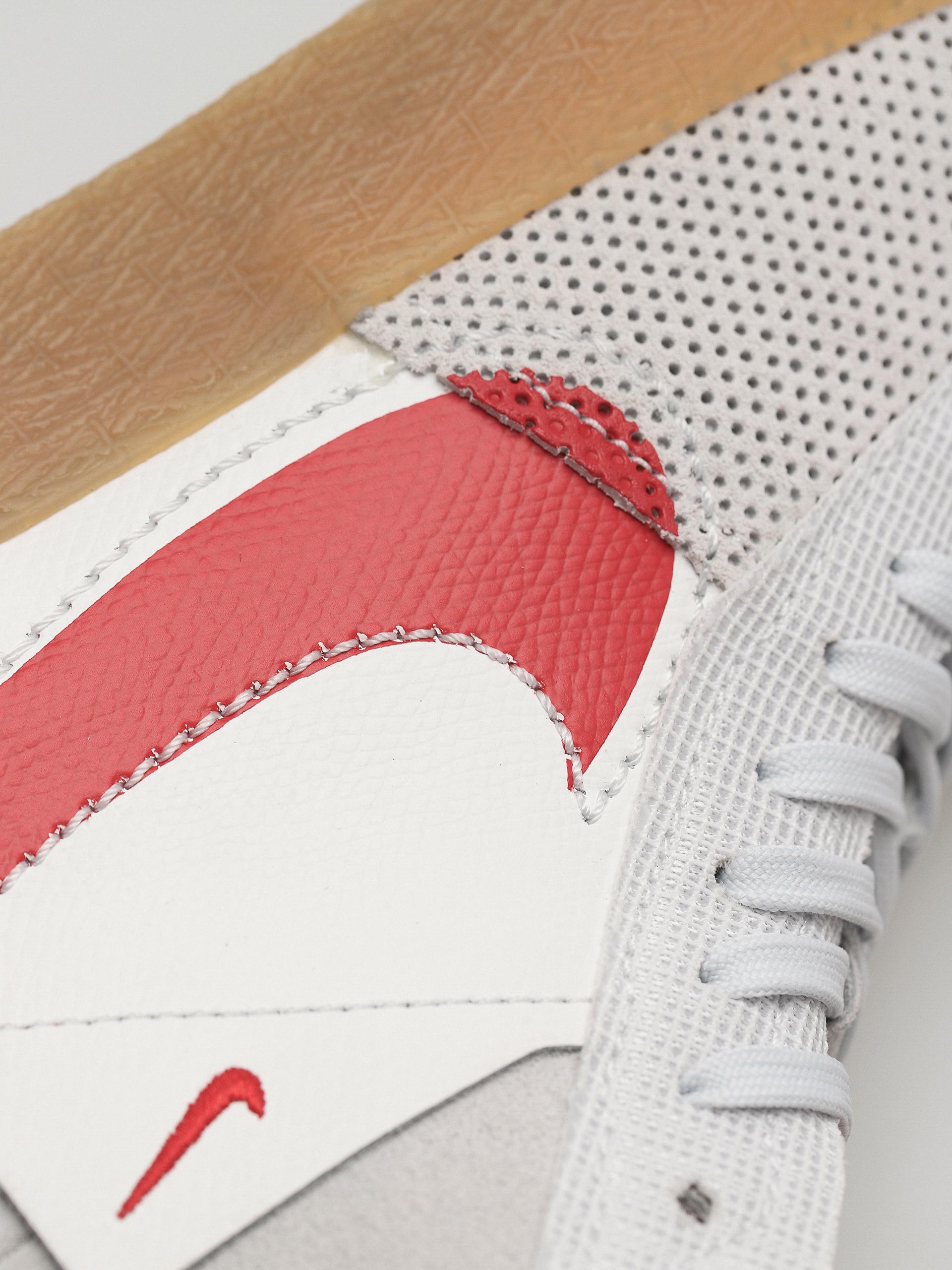 Buty Nike SB Zoom Blazer Mid Prm (summit white/university red)