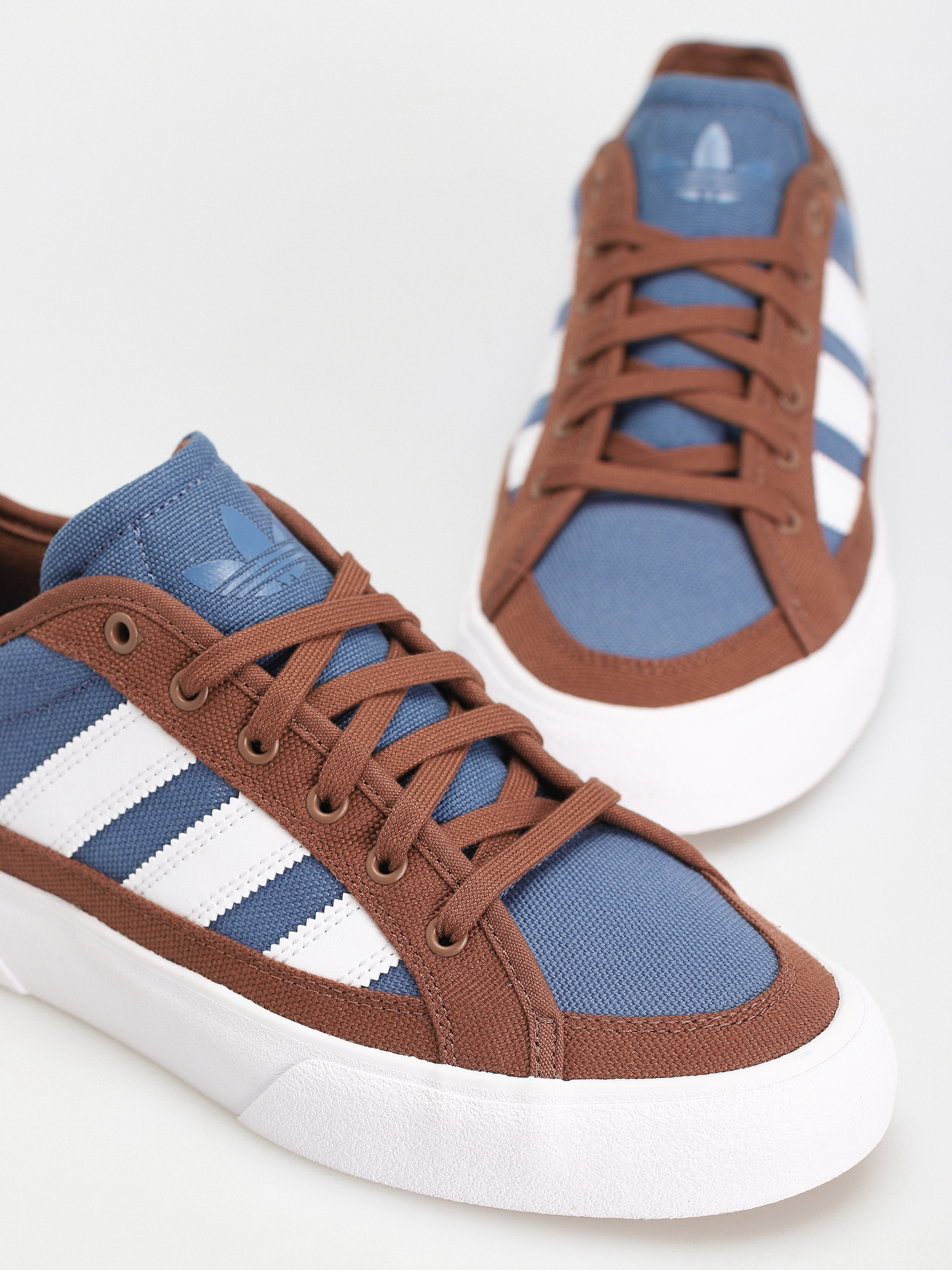 Buty adidas Court Tns Premiere (prebrn/ftwwht/creblu)