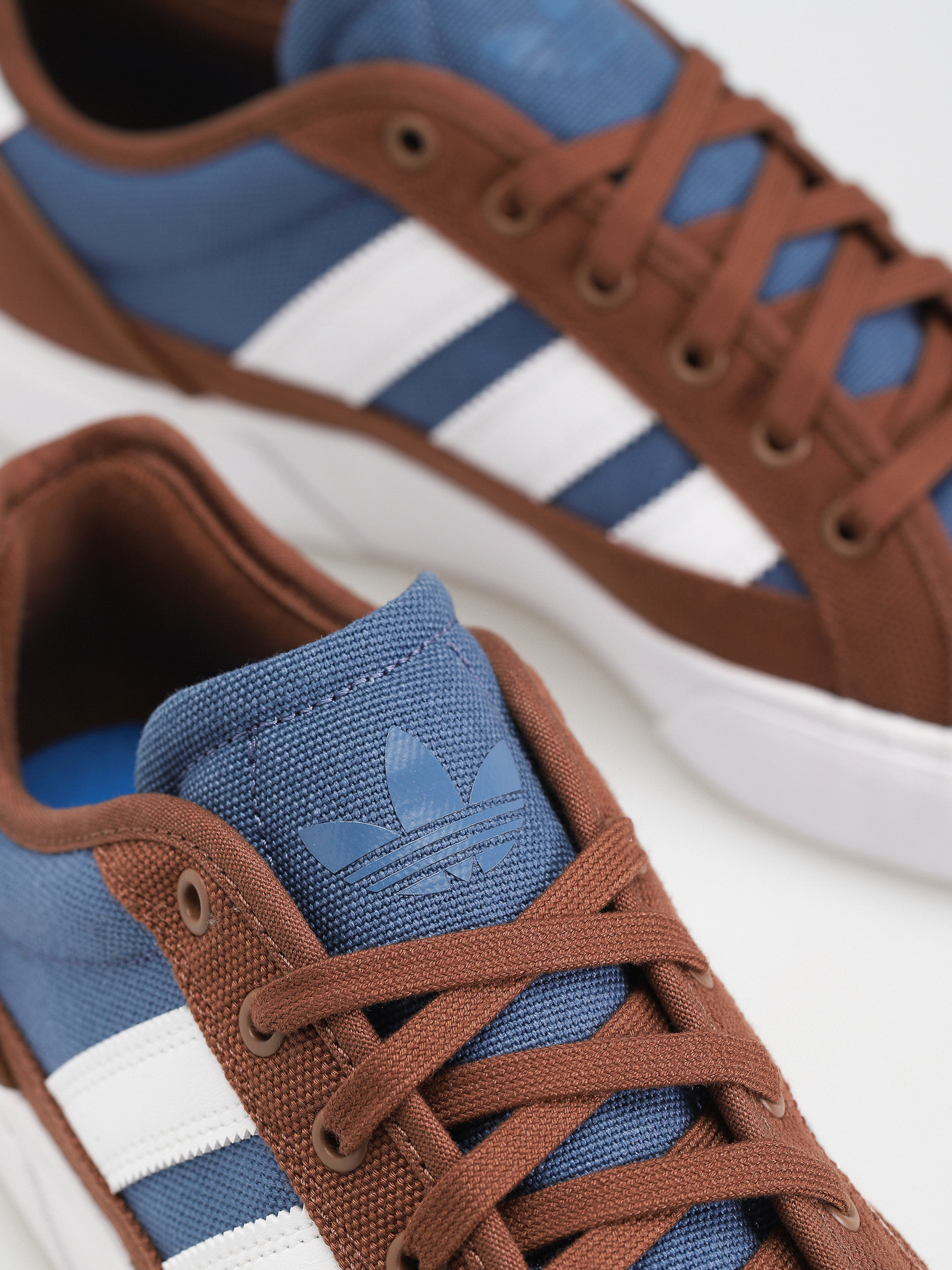 Buty adidas Court Tns Premiere (prebrn/ftwwht/creblu)