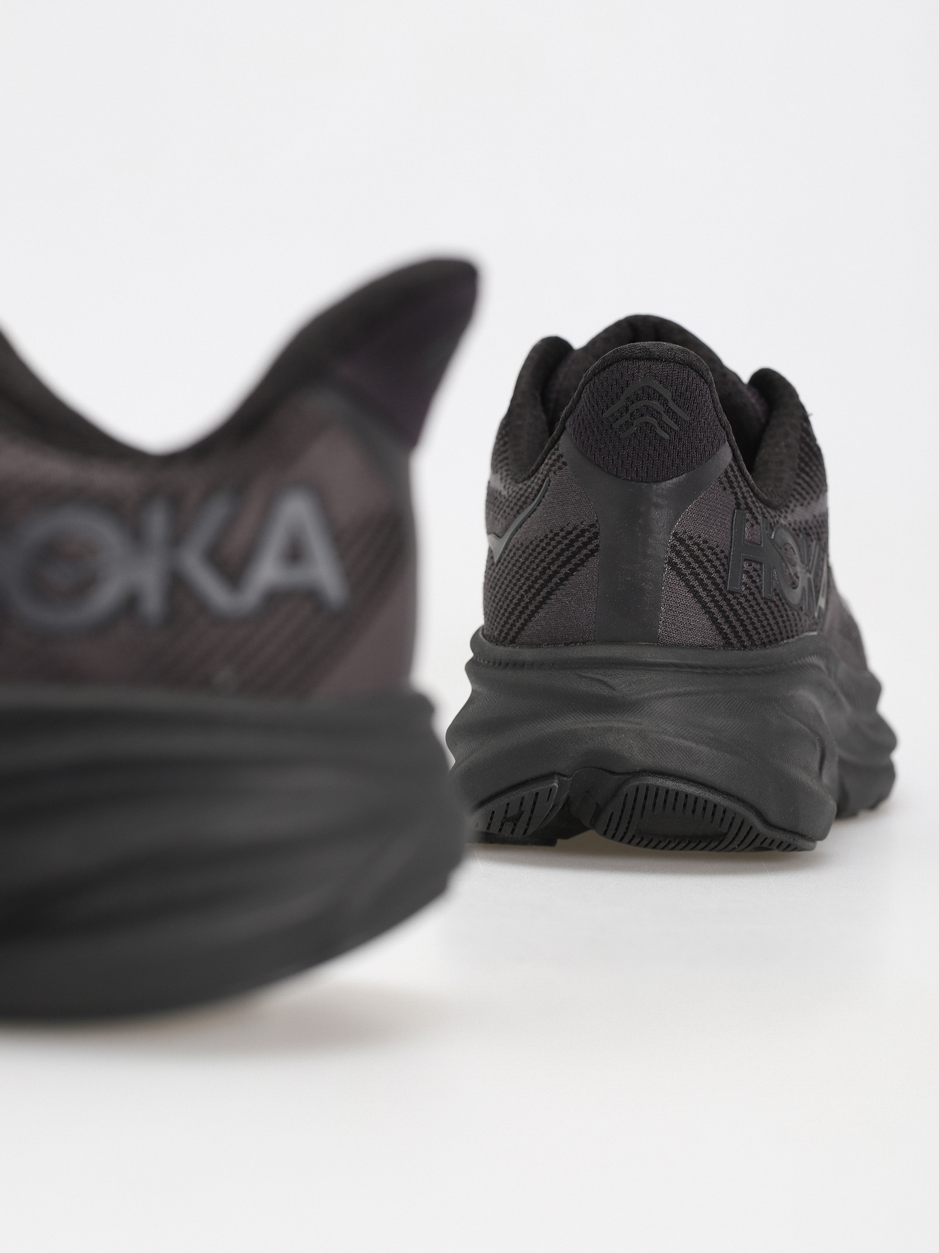 Buty Hoka Clifton 9 (black/black)