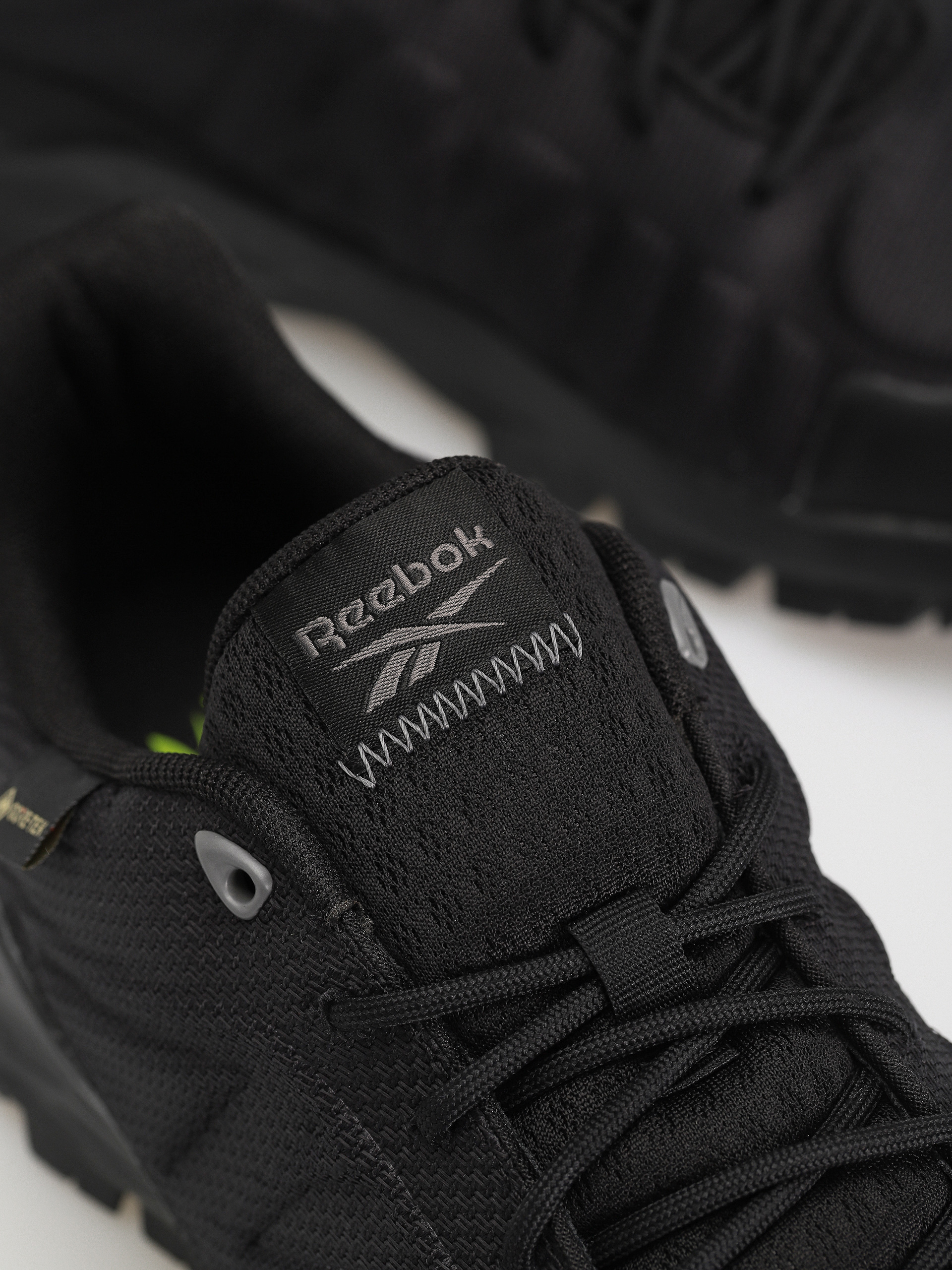 Buty Reebok Astroride Trail GTX 2.0 (cblack/cblack/pugry4)