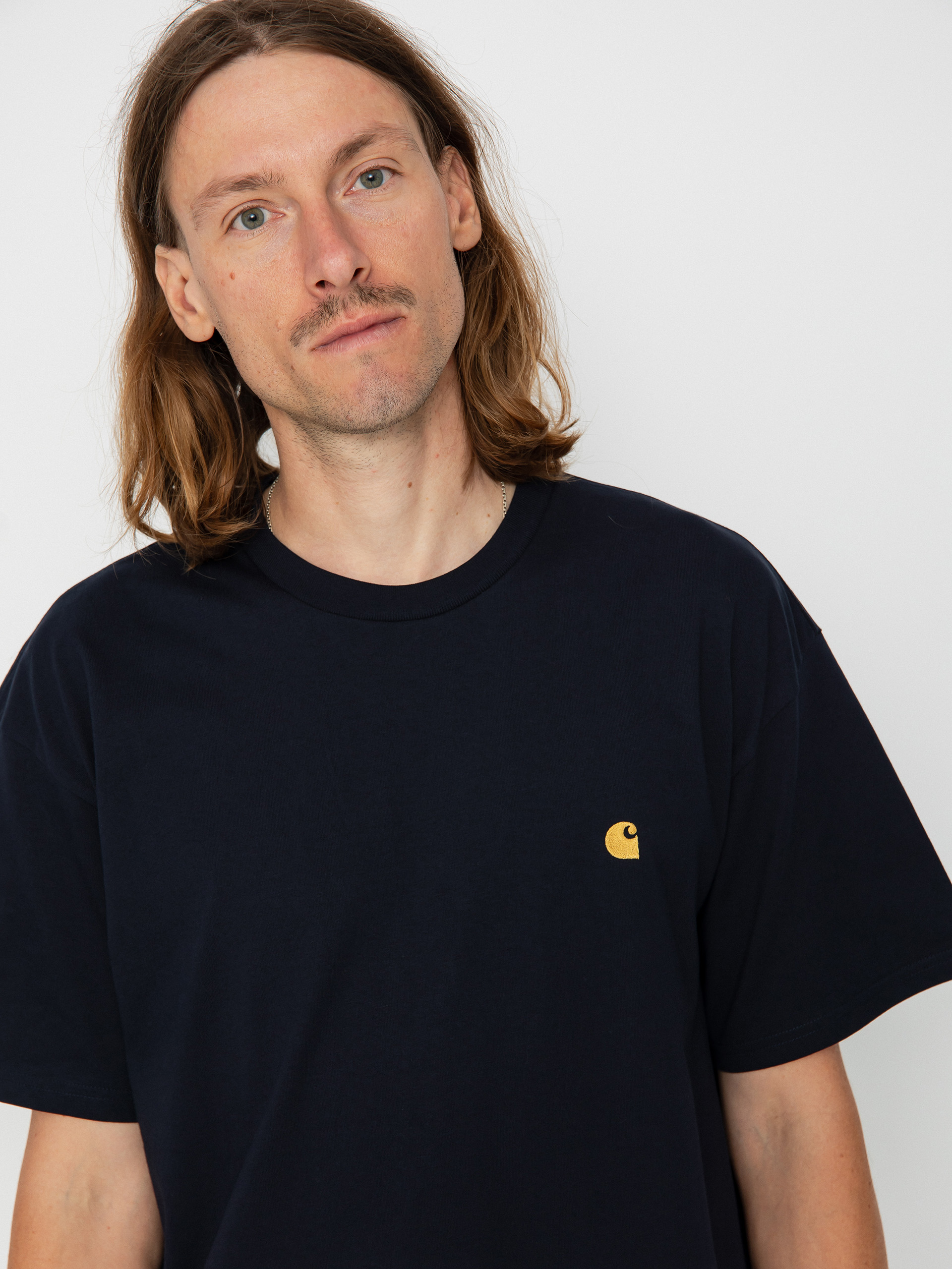 T-shirt Carhartt WIP Chase (dark navy/gold)
