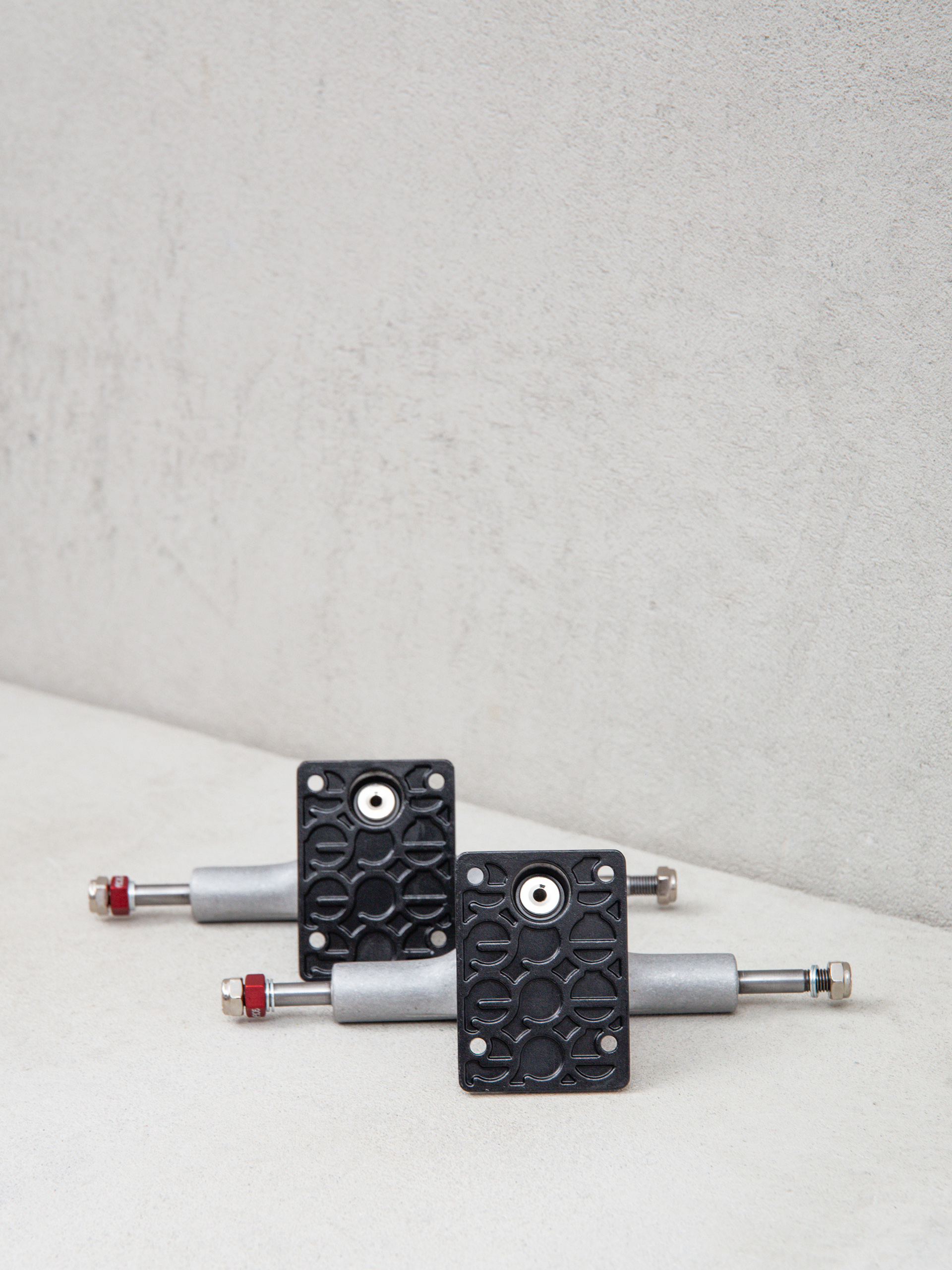 Traki Ace Hollow Theories (raw/black)