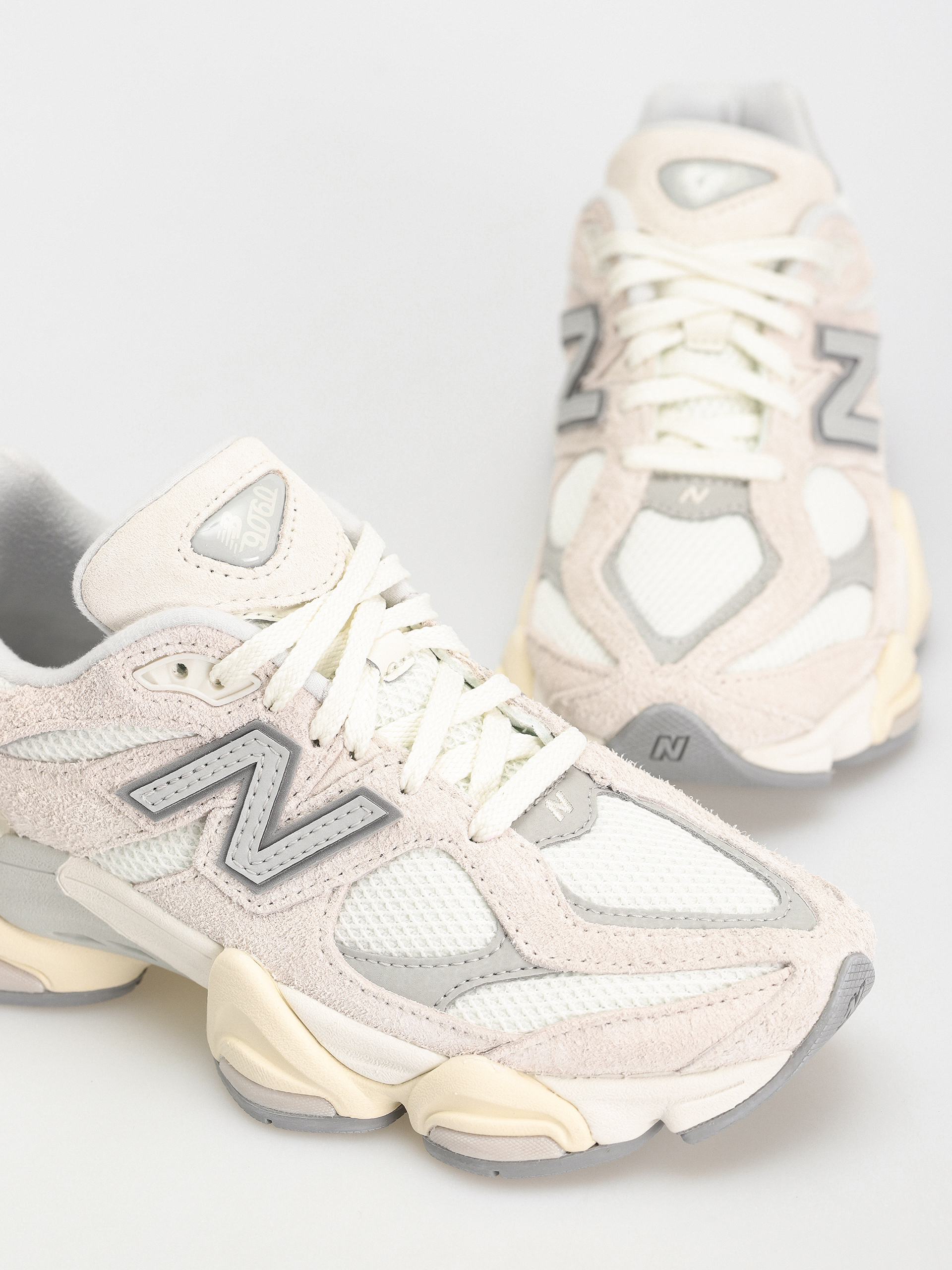 Buty New Balance 9060 (sea salt)