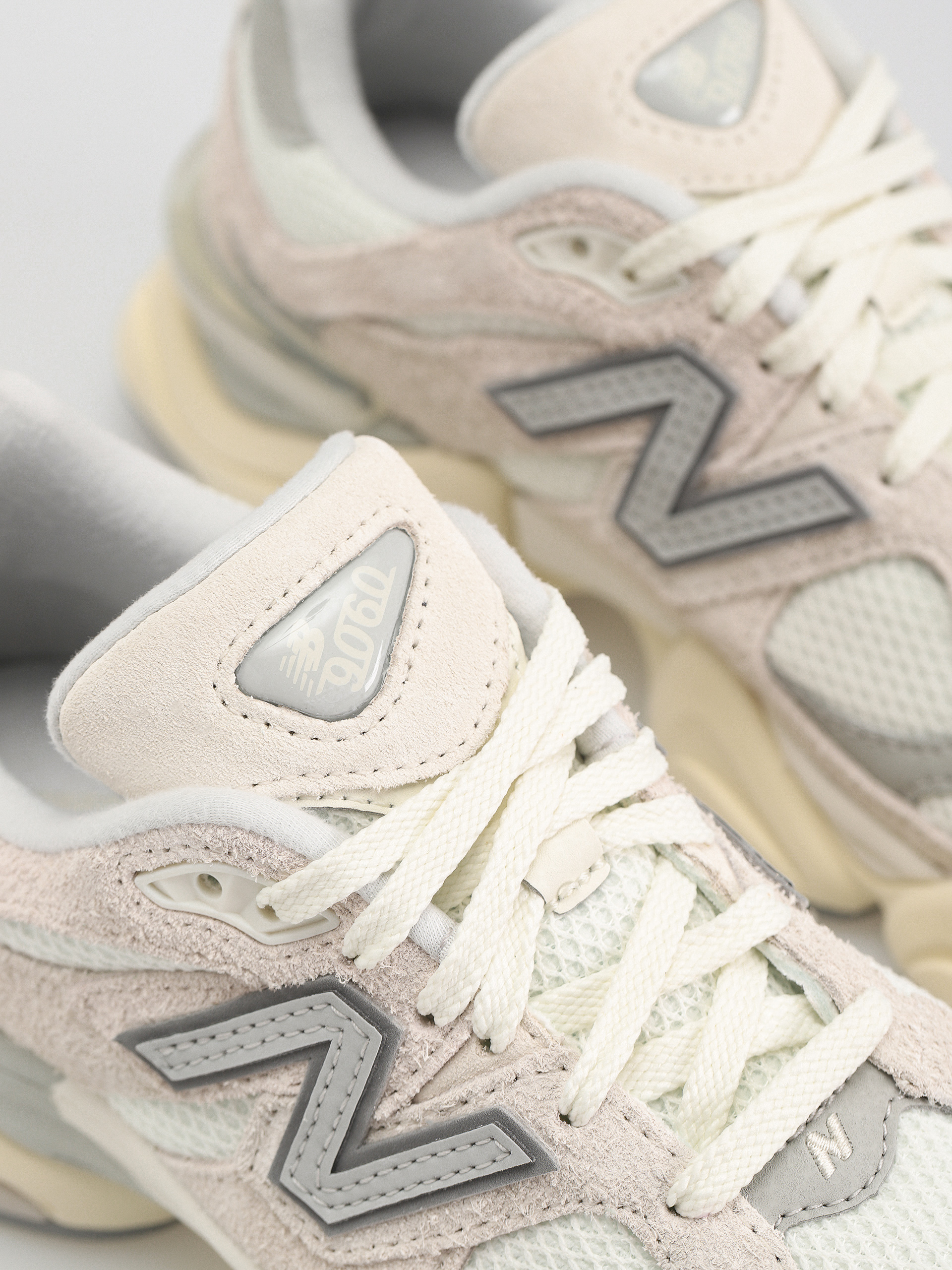 Buty New Balance 9060 (sea salt)
