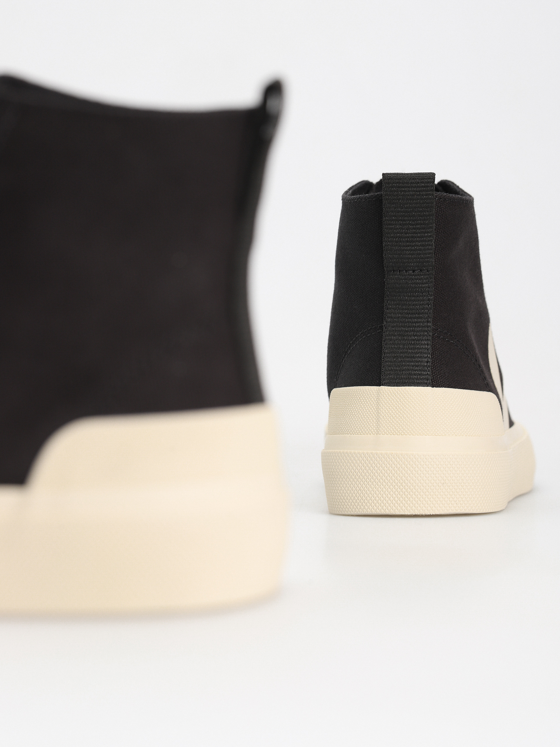 Buty Veja Wata II Canvas Wmn (black pierre)