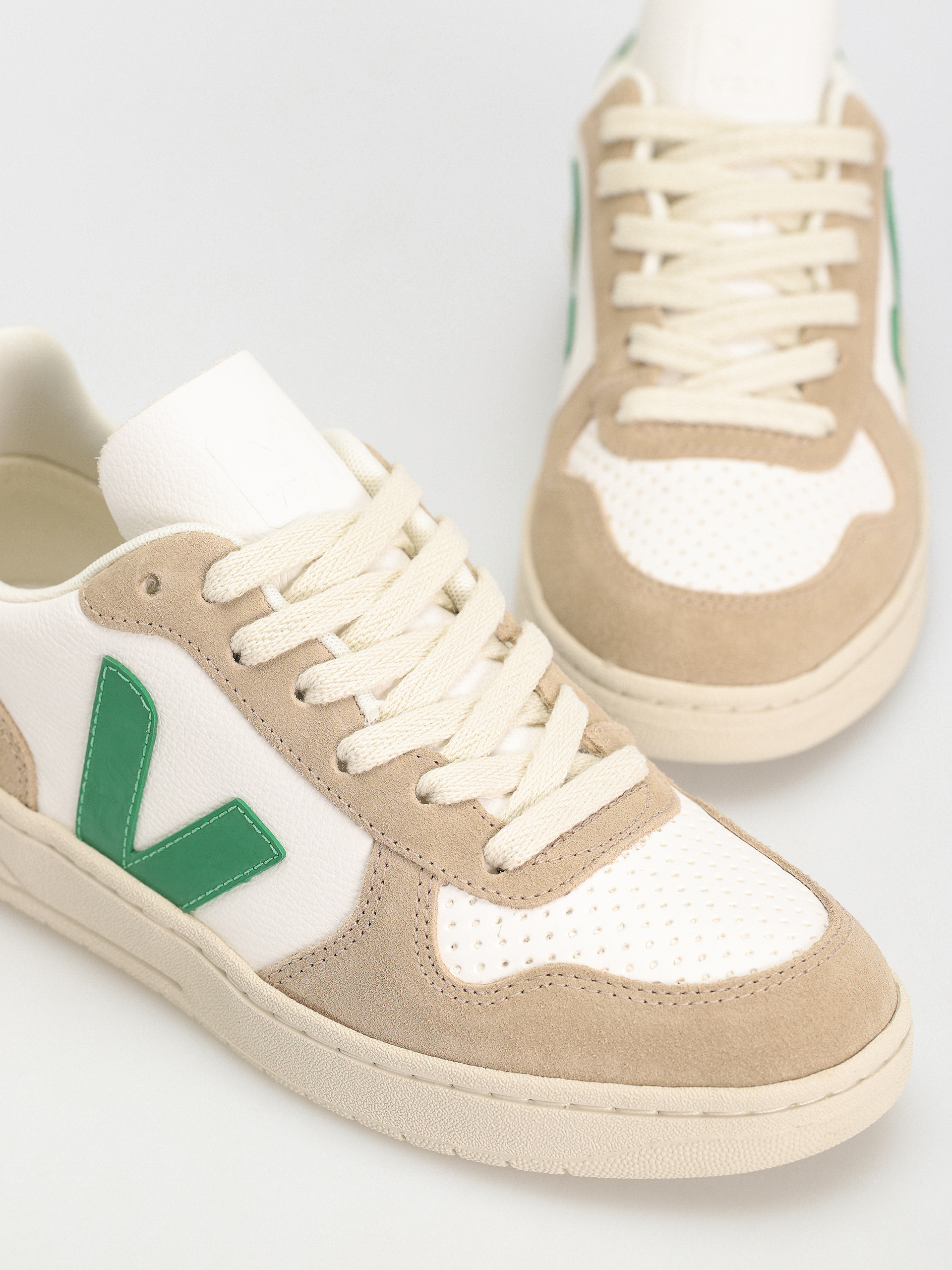 Buty Veja V-10 Wmn (extra white emeraude sahara)