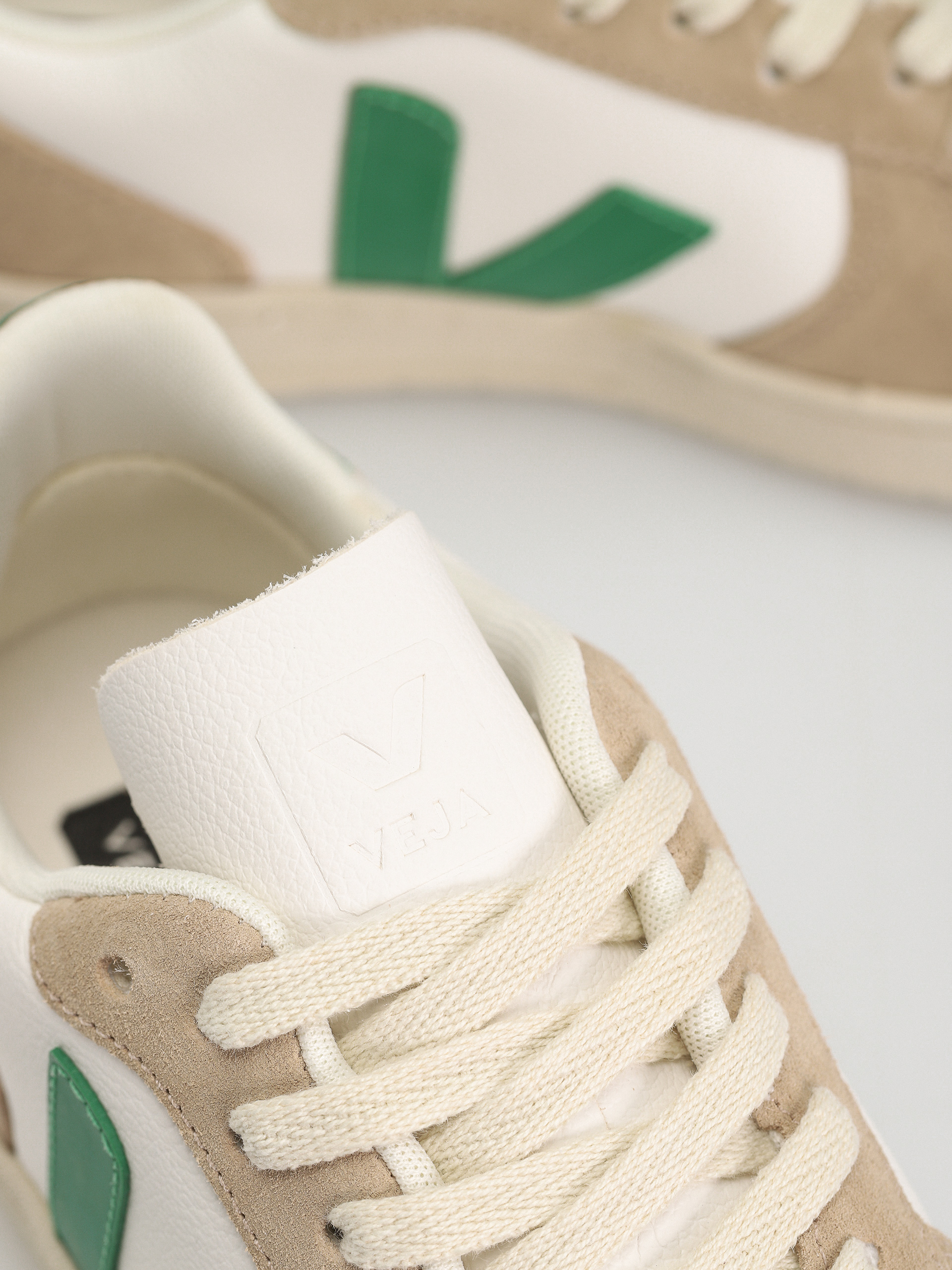 Buty Veja V-10 Wmn (extra white emeraude sahara)