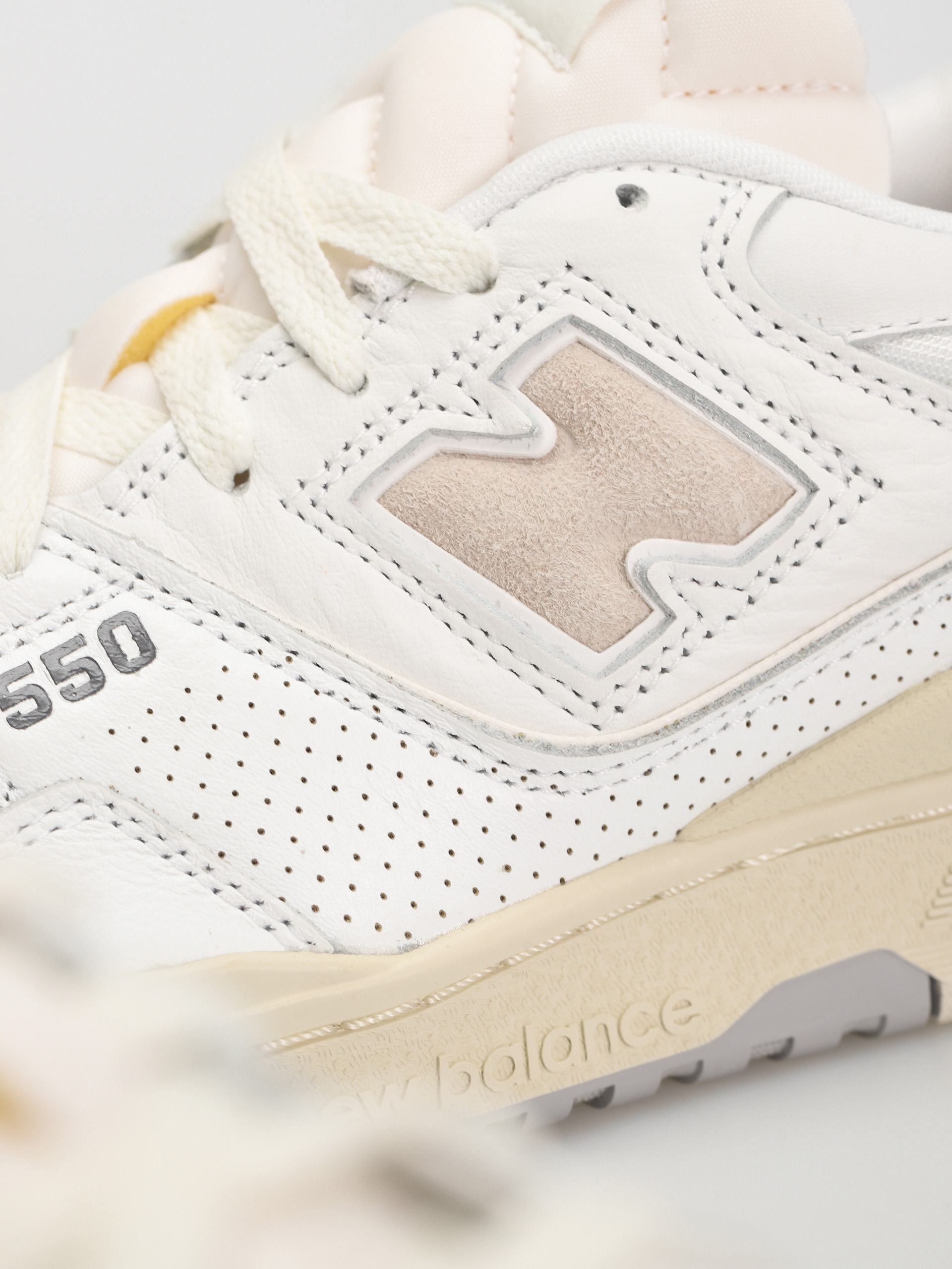 Buty New Balance 550 (white/timberwolf/raincloud)