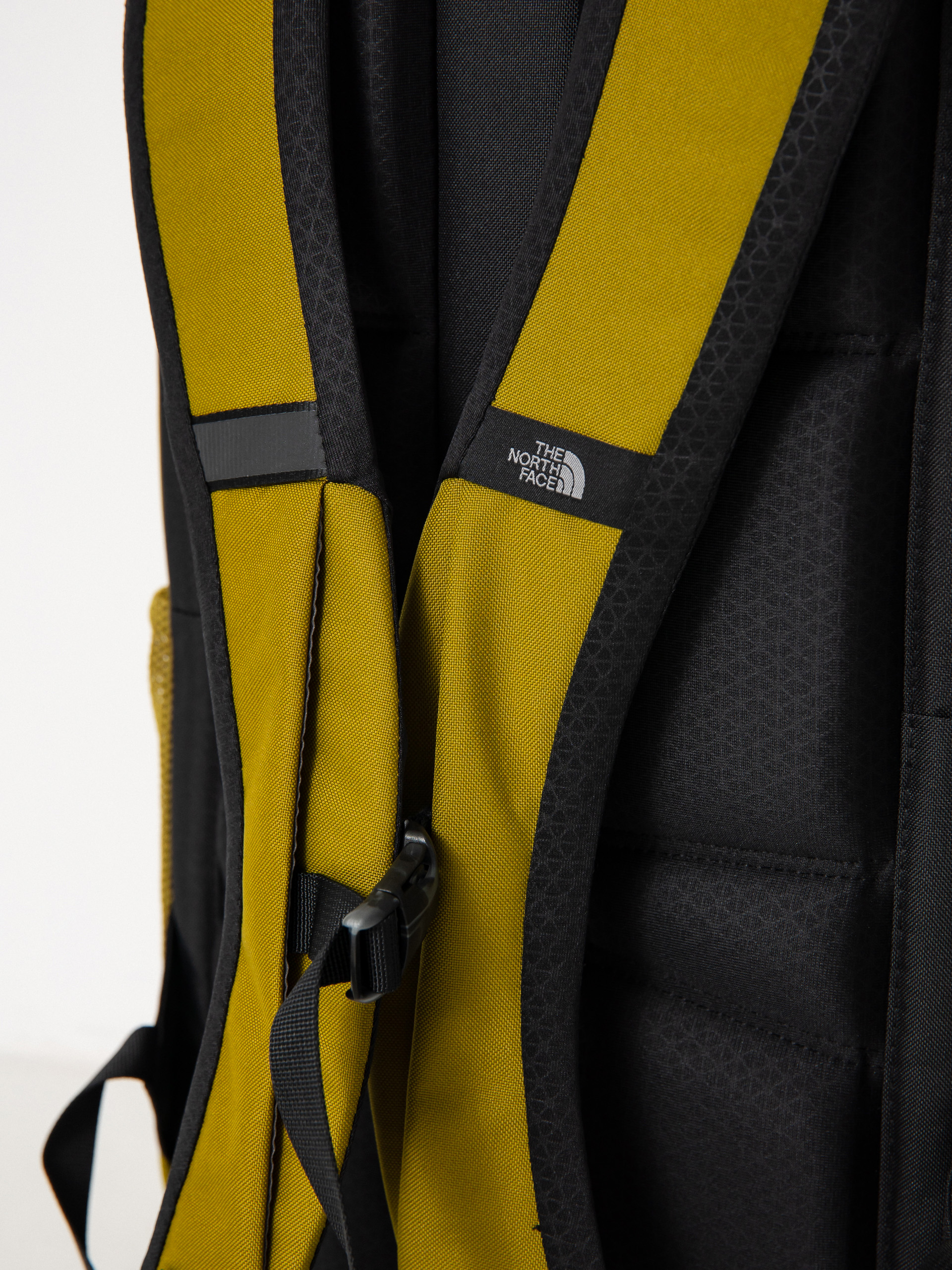 Plecak The North Face Vault (sulphur moss/tnf black)