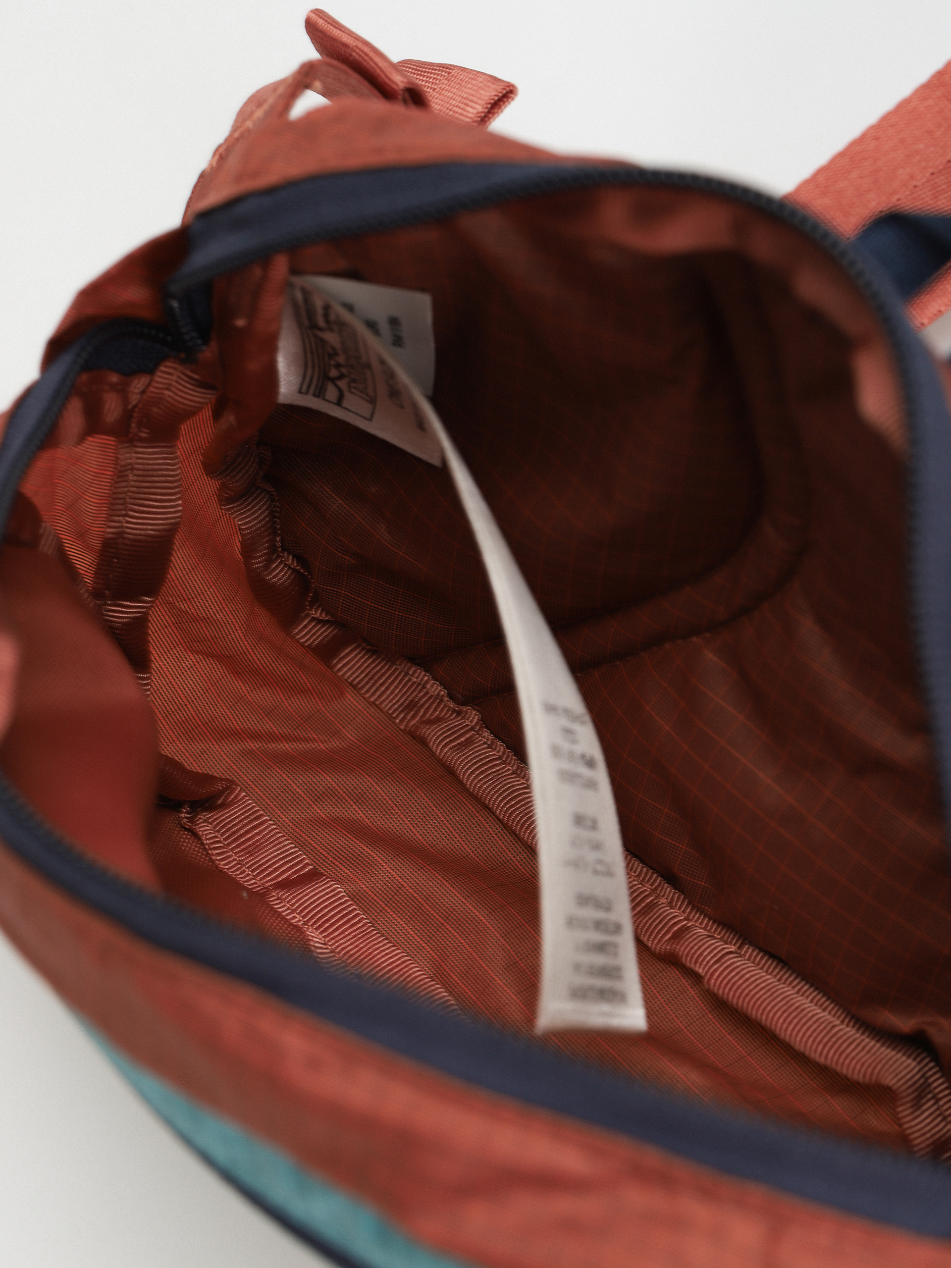 Nerka Patagonia Ultralight Black Hole Mini Hip Pack (burl red)