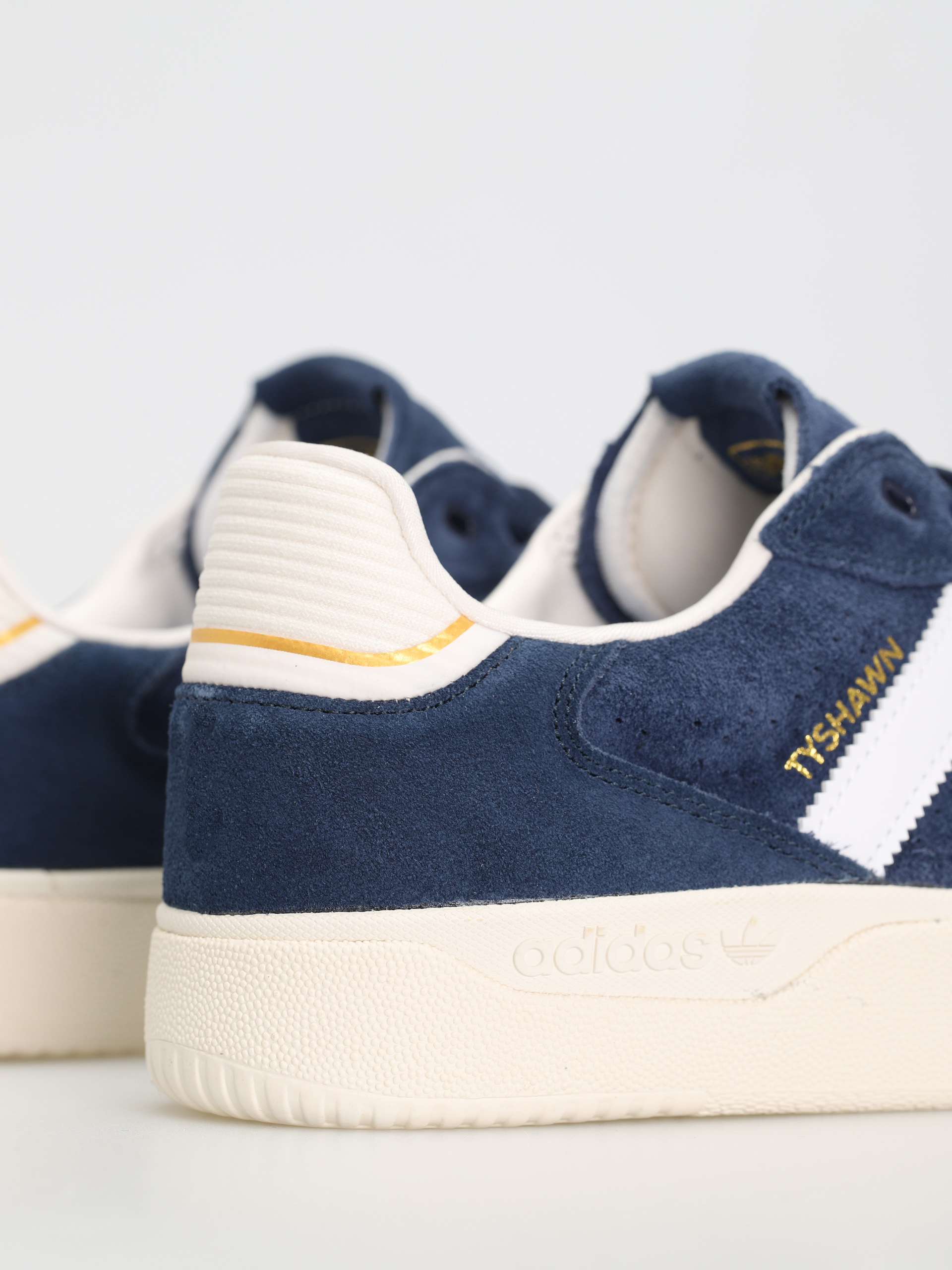 Buty adidas Tyshawn Low (conavy/ftwwht/cwhite)