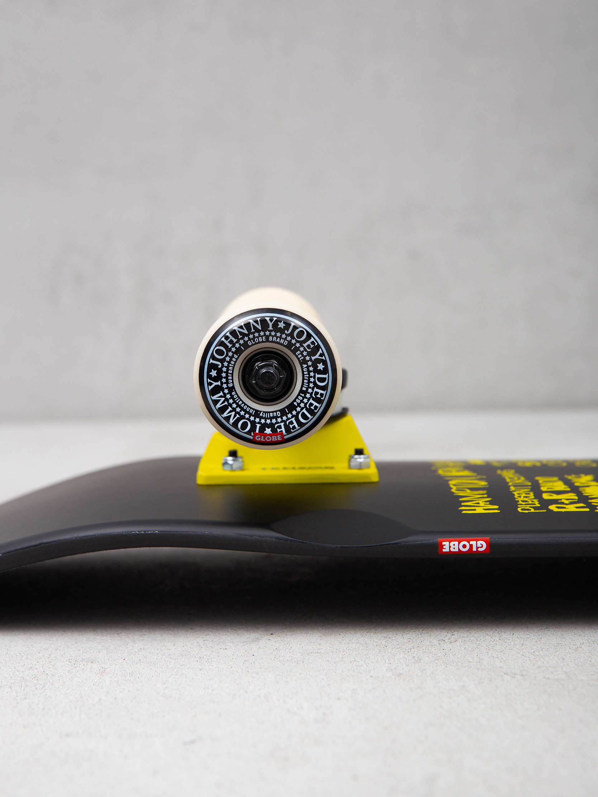 Deskorolka cruiser Globe Hammer (ramones/hey ho)