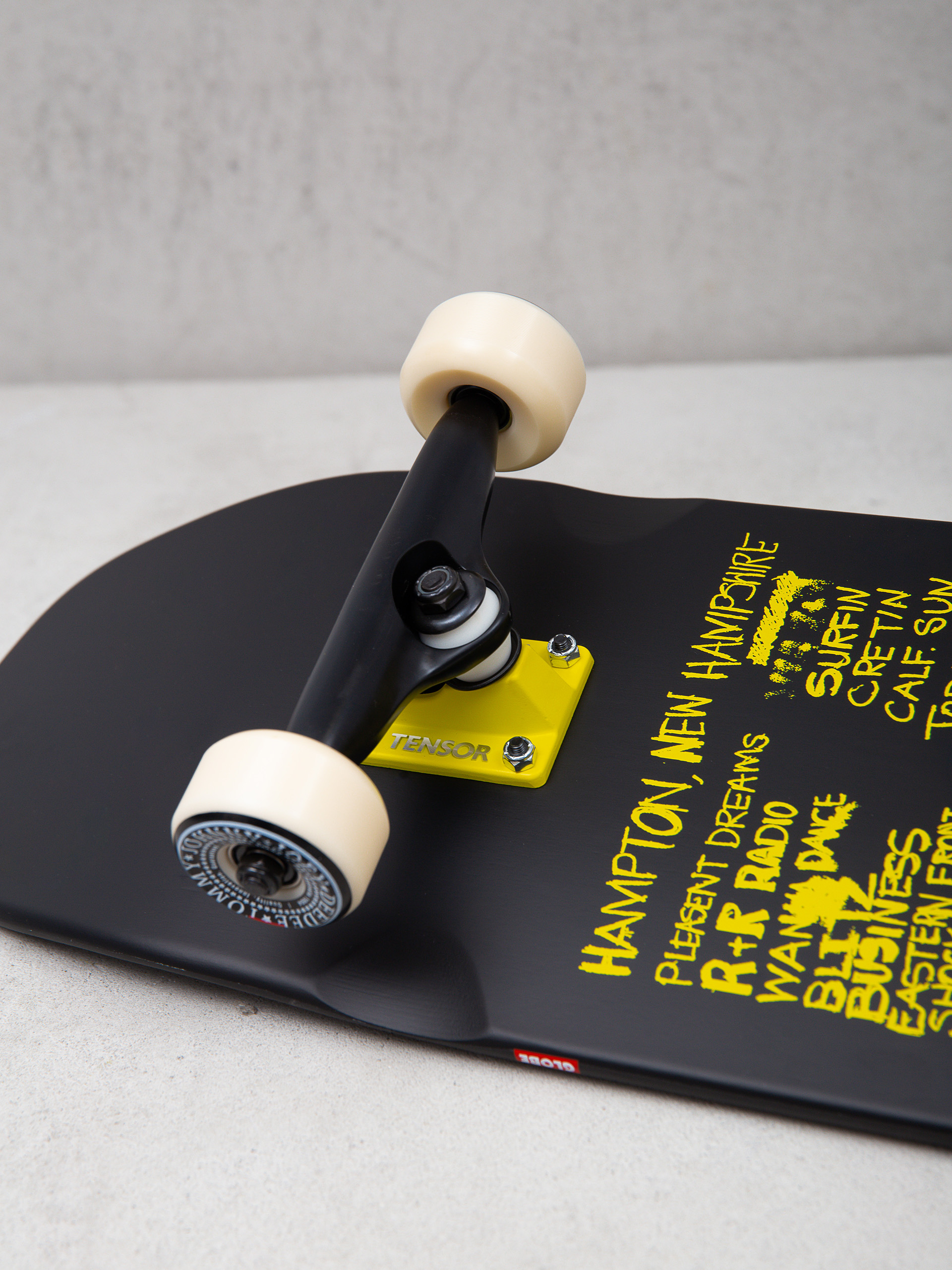 Deskorolka cruiser Globe Hammer (ramones/hey ho)