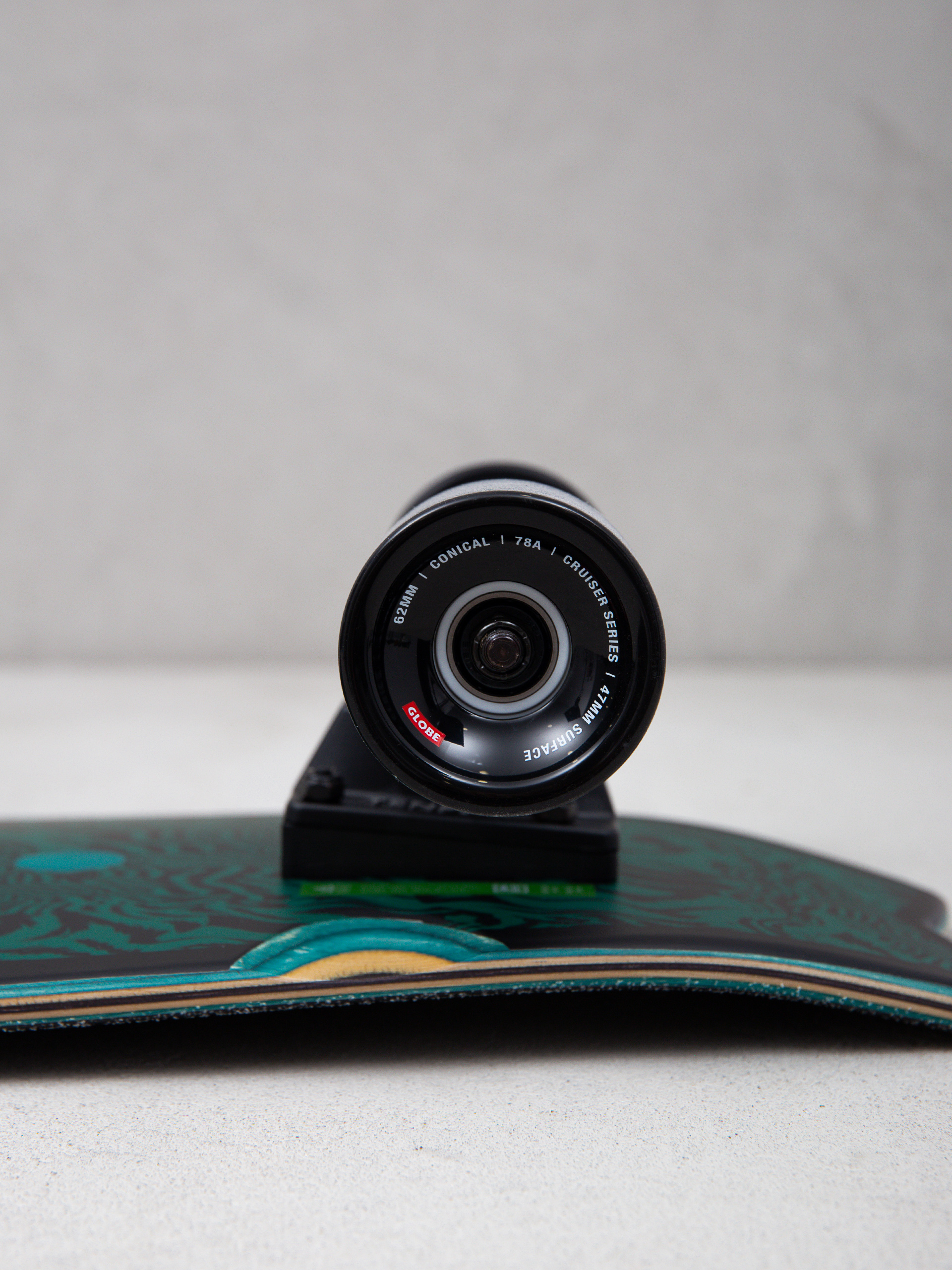 Deskorolka cruiser Globe Chromantic (psy palm)