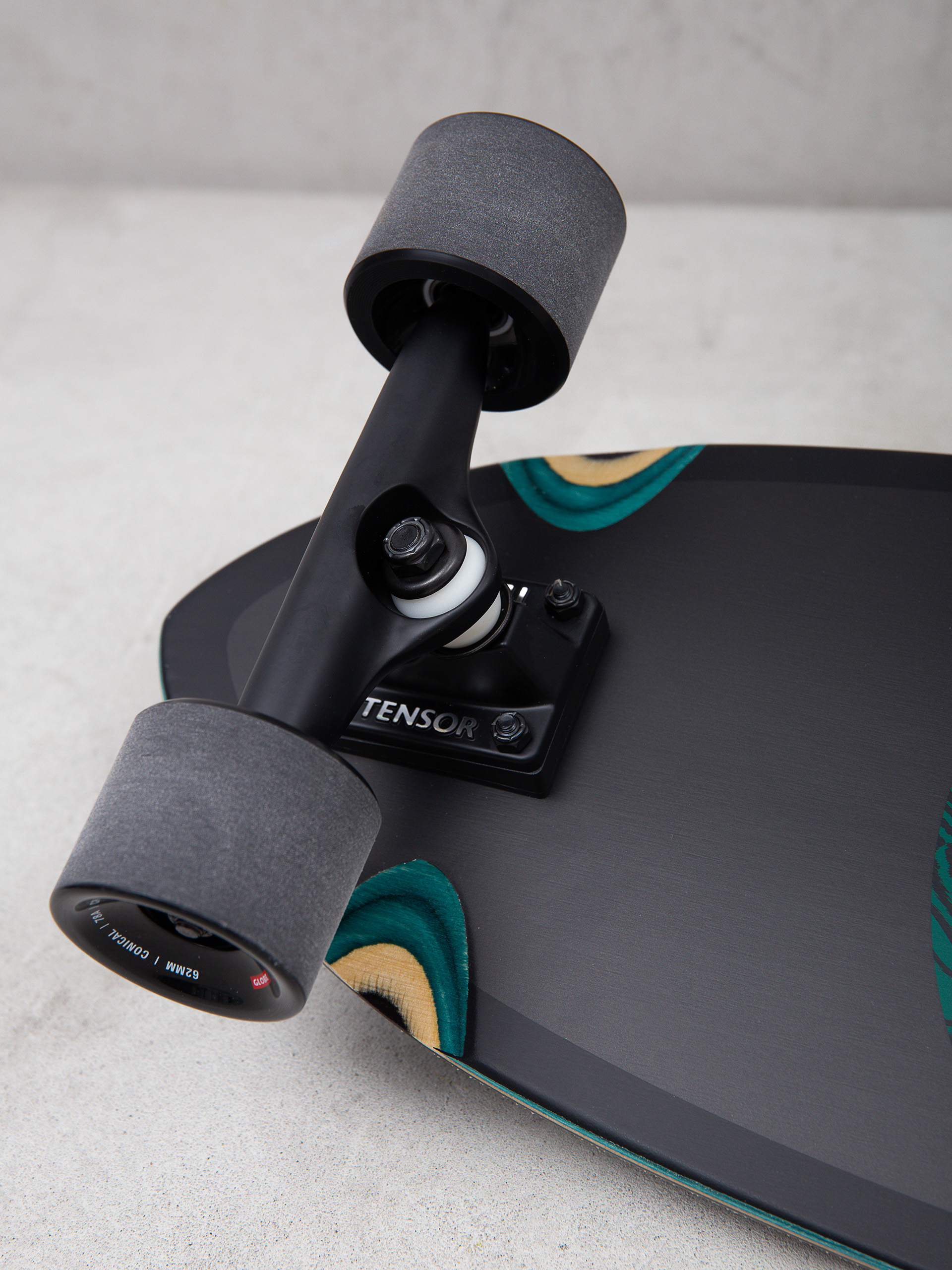 Deskorolka cruiser Globe Chromantic (psy palm)